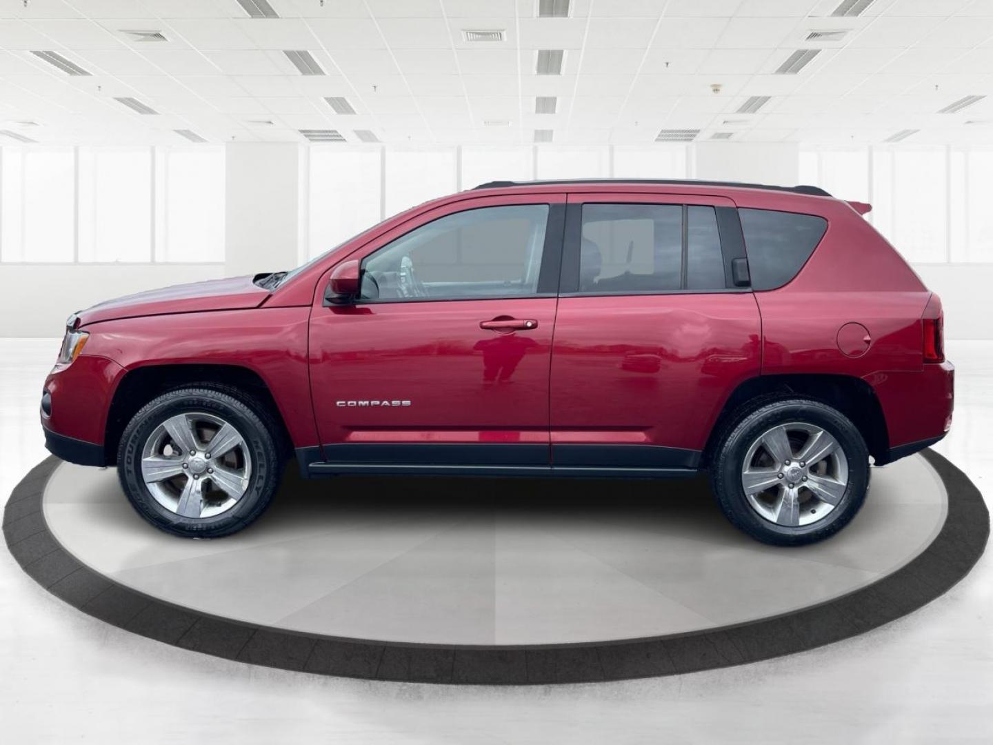 2016 Jeep Compass Latitude 4WD (1C4NJDEB7GD) with an 2.4L L4 DOHC 16V engine, 6-Speed Automatic transmission, located at 8750 N County Rd 25A, Piqua, OH, 45356, (937) 908-9800, 40.164391, -84.232513 - 2016 Jeep Compass Latitude 4WD - Photo#5