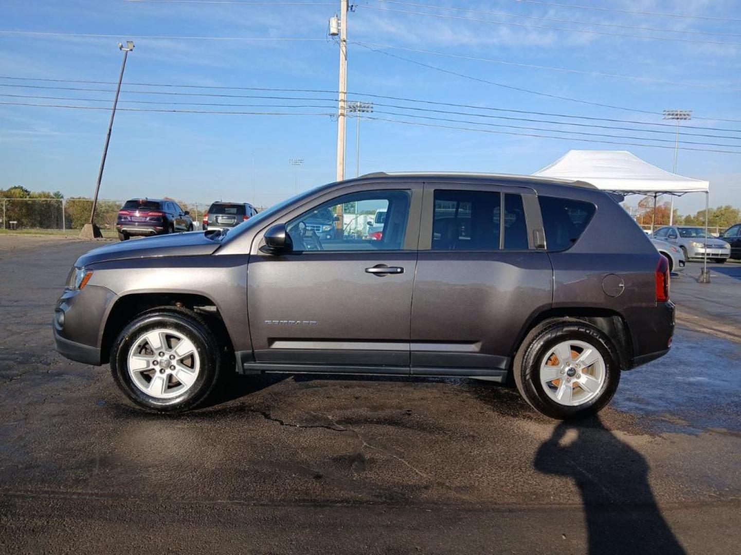 2016 Gray Jeep Compass Latitude FWD (1C4NJCEB4GD) with an 2.4L L4 DOHC 16V engine, CVT transmission, located at 880 E. National Road, Vandalia, OH, 45377, (937) 908-9800, 39.891918, -84.183594 - Photo#5