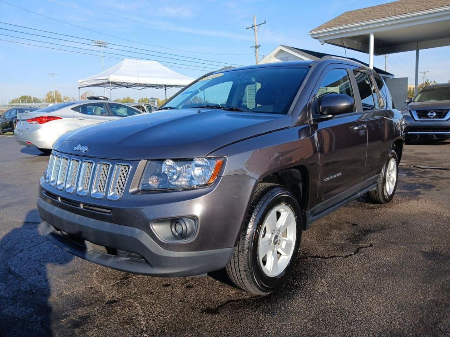 2016 Gray Jeep Compass Latitude FWD (1C4NJCEB4GD) with an 2.4L L4 DOHC 16V engine, CVT transmission, located at 880 E. National Road, Vandalia, OH, 45377, (937) 908-9800, 39.891918, -84.183594 - Photo#7