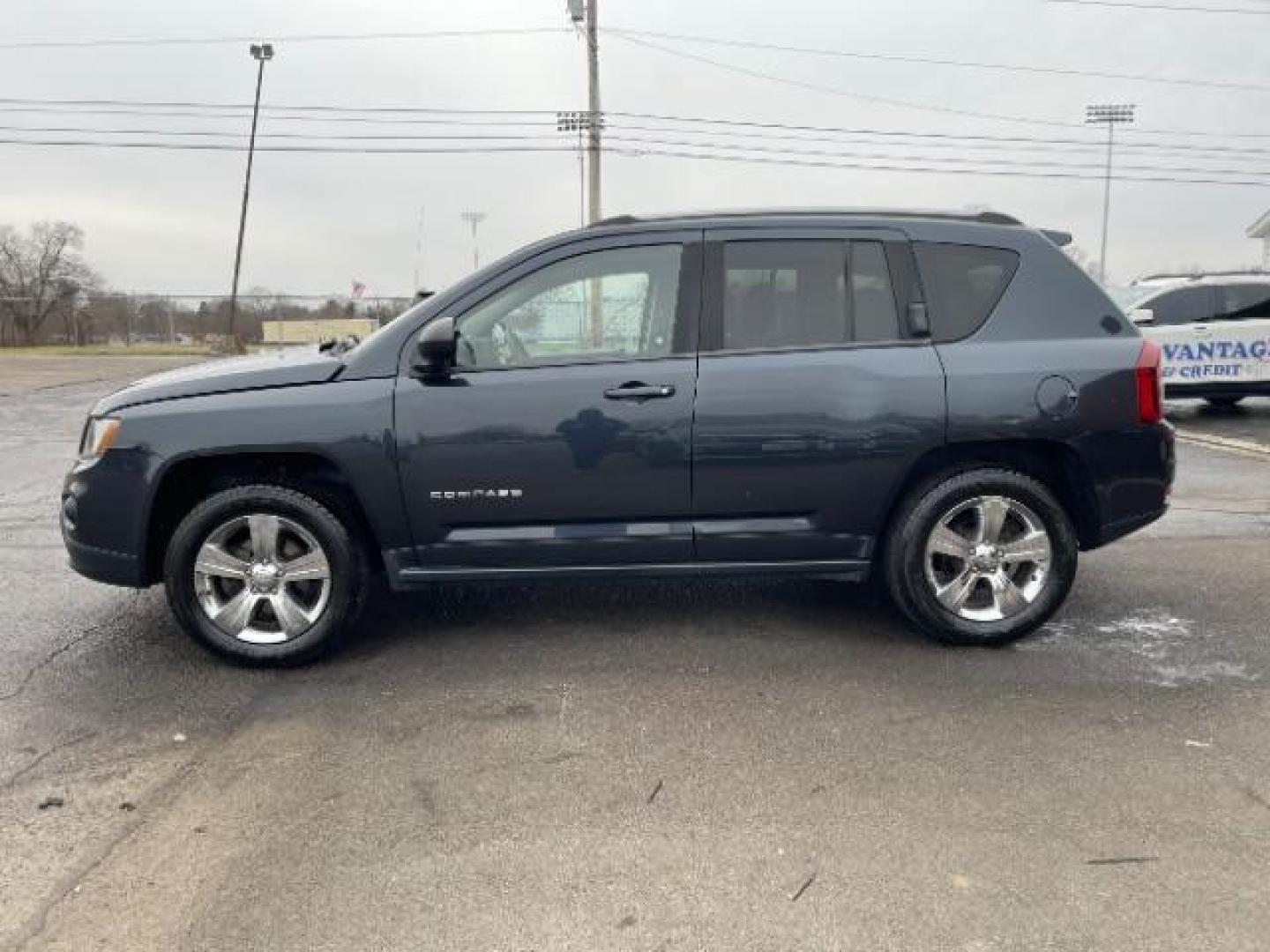 2016 Blue Jeep Compass Sport 4WD (1C4NJDBB5GD) with an 2.4L L4 DOHC 16V engine, located at 1230 East Main St, Xenia, OH, 45385, (937) 908-9800, 39.688026, -83.910172 - Photo#5