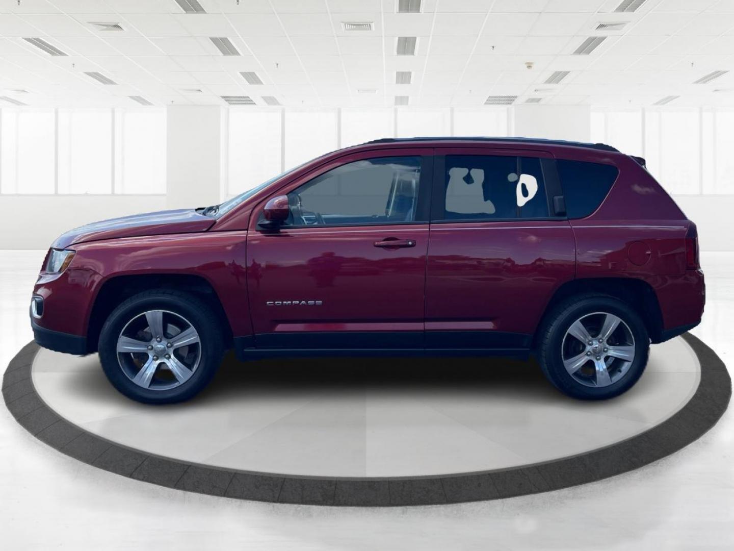 2016 Red Jeep Compass Latitude 4WD (1C4NJDEB3GD) with an 2.4L L4 DOHC 16V engine, 6A transmission, located at 1230 East Main St, Xenia, OH, 45385, (937) 908-9800, 39.688026, -83.910172 - Photo#5