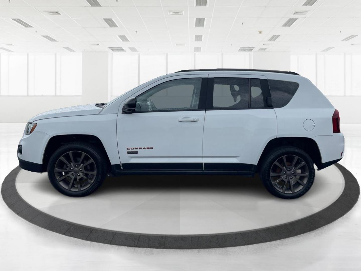 2016 Jeep Compass Sport FWD (1C4NJCBBXGD) with an 2.4L L4 DOHC 16V engine, located at 1230 East Main St, Xenia, OH, 45385, (937) 908-9800, 39.688026, -83.910172 - 2016 Jeep Compass Sport FWD - Photo#5