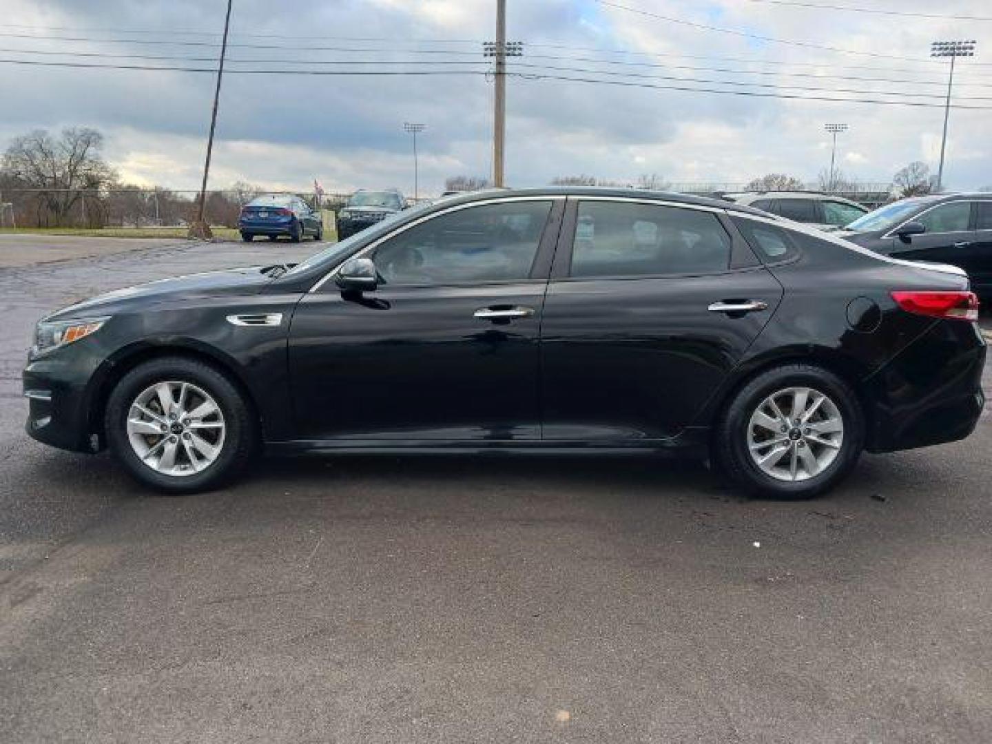 2016 Ebony Black Kia Optima LX (5XXGT4L39GG) with an 2.4L L4 DOHC 16V engine, 6-Speed Automatic transmission, located at 1230 East Main St, Xenia, OH, 45385, (937) 908-9800, 39.688026, -83.910172 - Photo#3