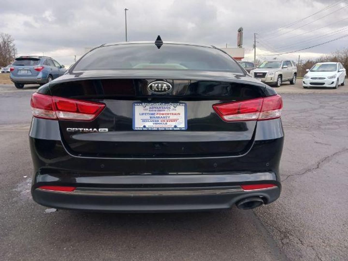 2016 Ebony Black Kia Optima LX (5XXGT4L39GG) with an 2.4L L4 DOHC 16V engine, 6-Speed Automatic transmission, located at 1230 East Main St, Xenia, OH, 45385, (937) 908-9800, 39.688026, -83.910172 - Photo#5