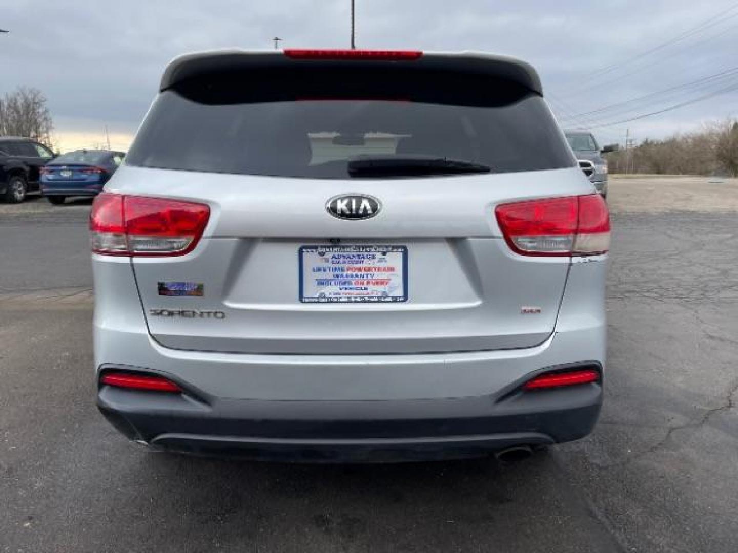 2016 Sparkling Silver Kia Sorento LX 2WD (5XYPG4A34GG) with an 2.4L L4 DOHC 16V engine, 6-Speed Automatic transmission, located at 1230 East Main St, Xenia, OH, 45385, (937) 908-9800, 39.688026, -83.910172 - Photo#3