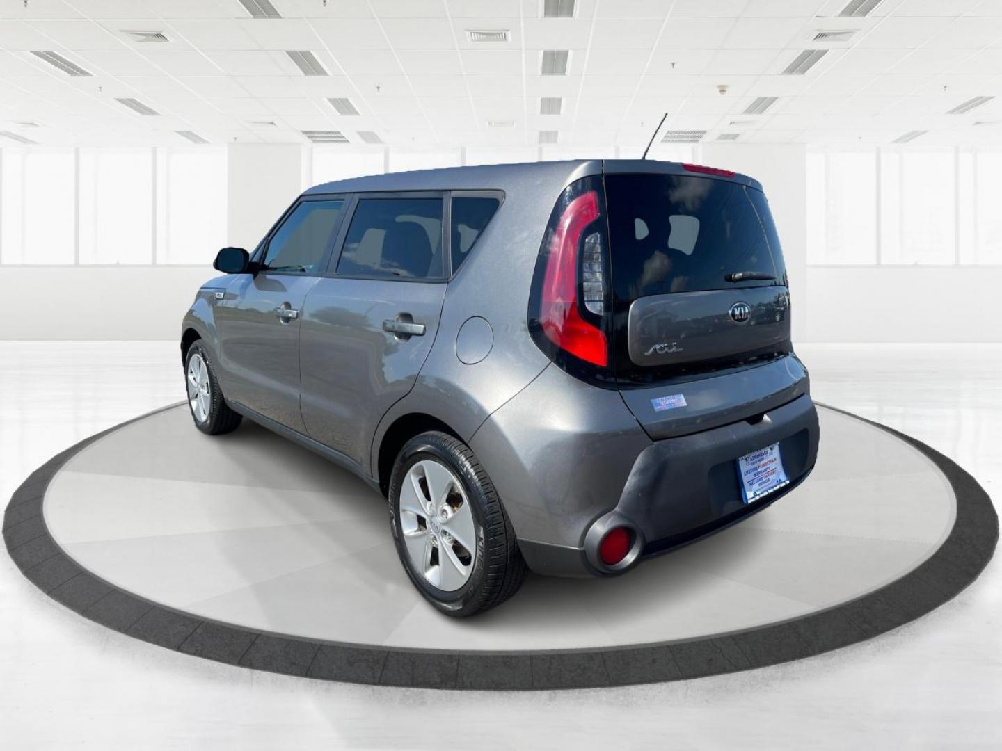 2016 Titanium Gray Kia Soul Base 6A (KNDJN2A20G7) with an 1.6L L4 DOHC 16V engine, 6-Speed Automatic transmission, located at 401 Woodman Dr, Riverside, OH, 45431, (937) 908-9800, 39.760899, -84.123421 - Photo#4