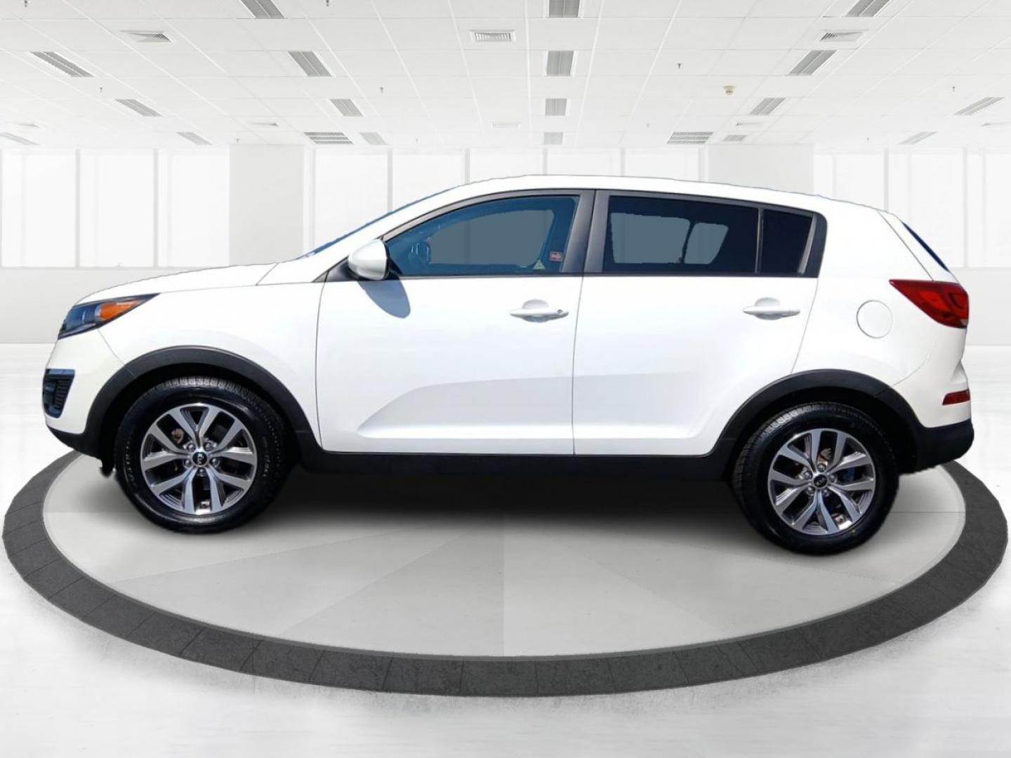 2016 Kia Sportage LX FWD (KNDPB3AC7G7) with an 2.4L V6 DOHC 24V engine, 6-Speed Automatic transmission, located at 1099 N County Rd 25A , Troy, OH, 45373, (937) 908-9800, 40.057079, -84.212883 - 2016 Kia Sportage LX FWD - Photo#5