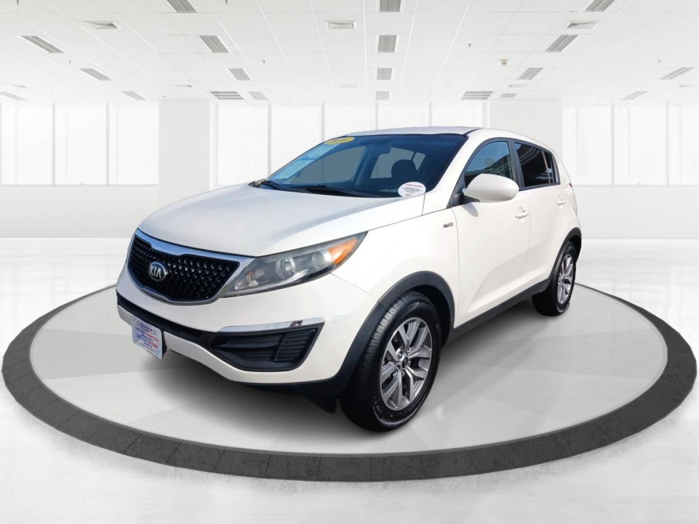 2016 Clear White Kia Sportage (KNDPBCAC3G7) with an 2.4L V6 DOHC 24V engine, 6-Speed Automatic transmission, located at 1951 S Dayton Lakeview Rd., New Carlisle, OH, 45344, (937) 908-9800, 39.890999, -84.050255 - Photo#7