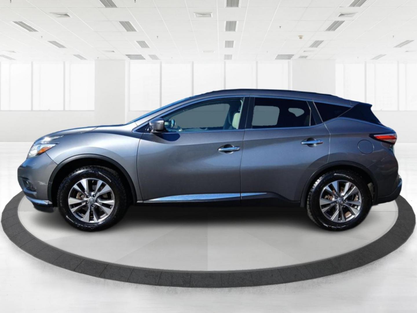 2016 Gun Metallic Nissan Murano Platinum FWD (5N1AZ2MG2GN) with an 3.5L V6 DOHC 24V engine, CVT transmission, located at 1184 Kauffman Ave, Fairborn, OH, 45324, (937) 908-9800, 39.807072, -84.030914 - Photo#5