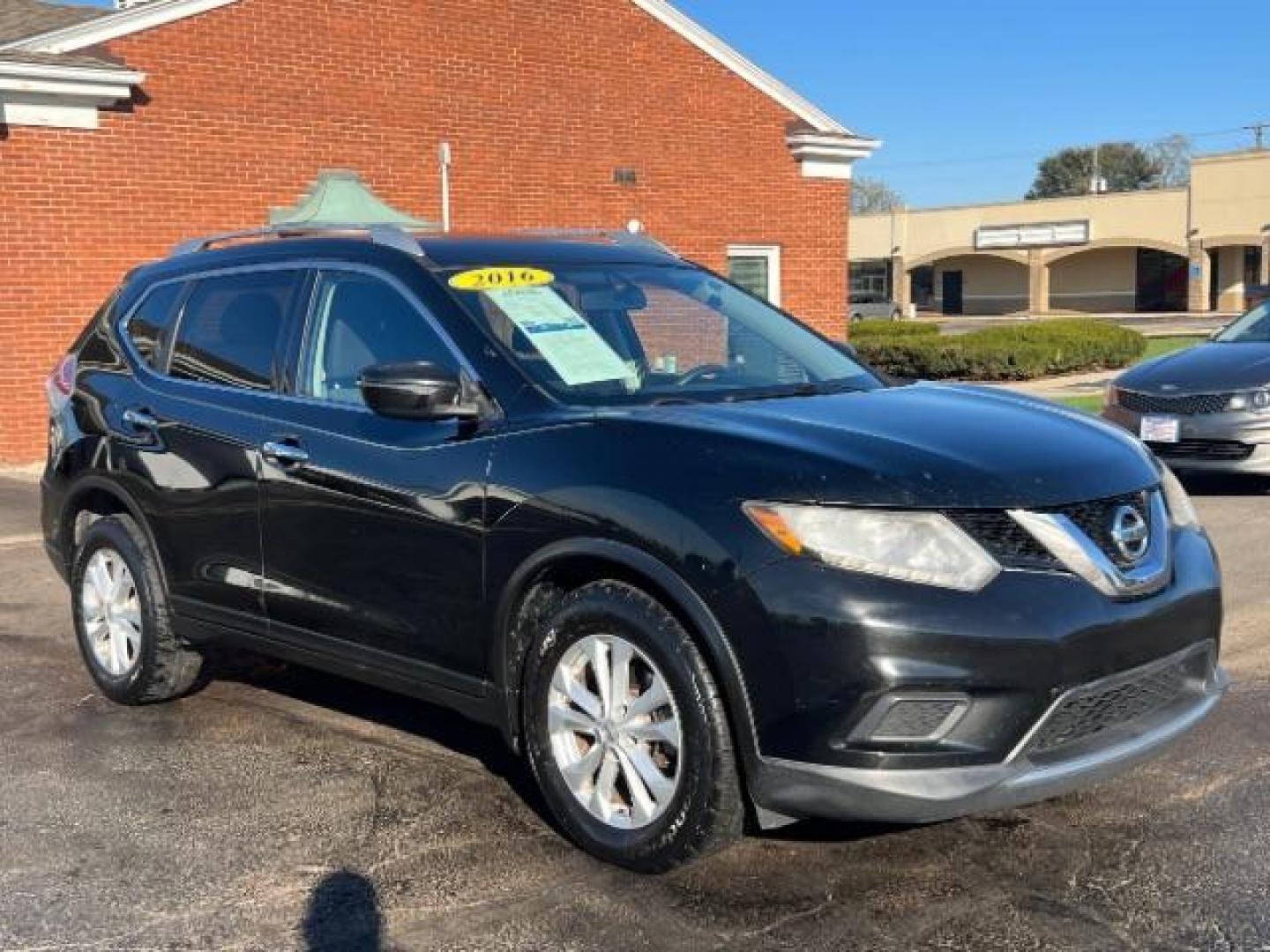 2016 Nissan Rogue SV 2WD (KNMAT2MT6GP) with an 2.5L L4 DOHC 16V engine, Continuously Variable Transmission transmission, located at 1184 Kauffman Ave, Fairborn, OH, 45324, (937) 908-9800, 39.807072, -84.030914 - 2016 Nissan Rogue SV 2WD - Photo#0