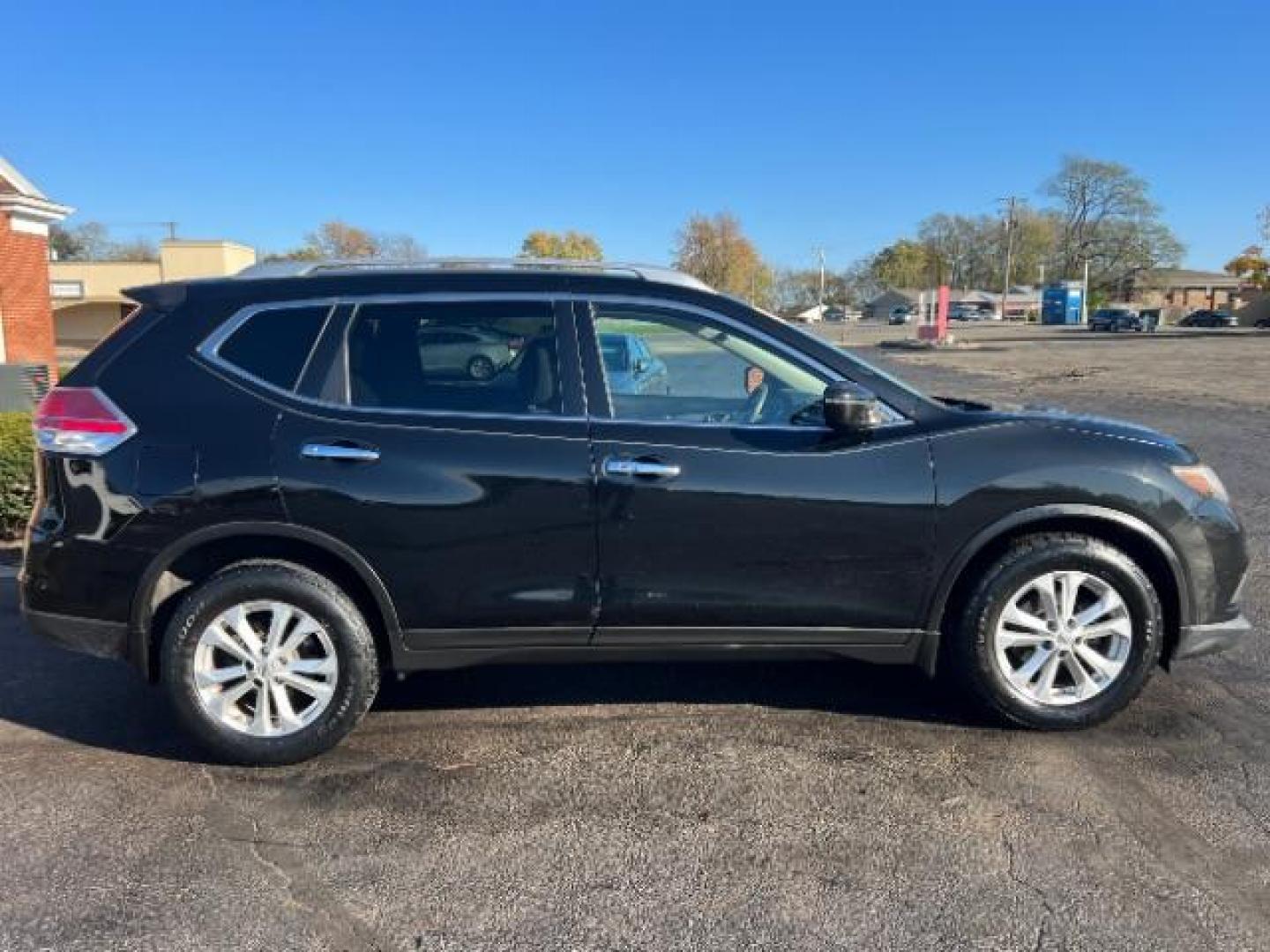 2016 Magnetic Black Nissan Rogue S 2WD (KNMAT2MT6GP) with an 2.5L L4 DOHC 16V engine, CVT transmission, located at 1230 East Main St, Xenia, OH, 45385, (937) 908-9800, 39.688026, -83.910172 - Photo#10