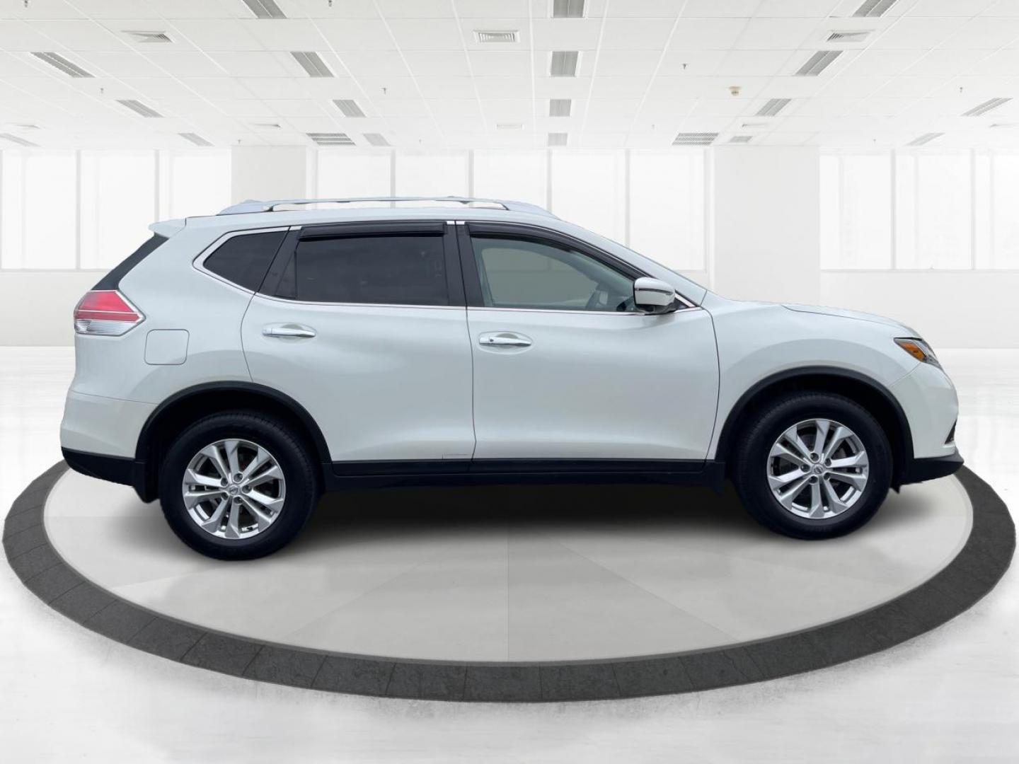 2016 Pearl White Nissan Rogue SV AWD (KNMAT2MV7GP) with an 2.5L L4 DOHC 16V engine, Continuously Variable Transmission transmission, located at 880 E. National Road, Vandalia, OH, 45377, (937) 908-9800, 39.891918, -84.183594 - Photo#1