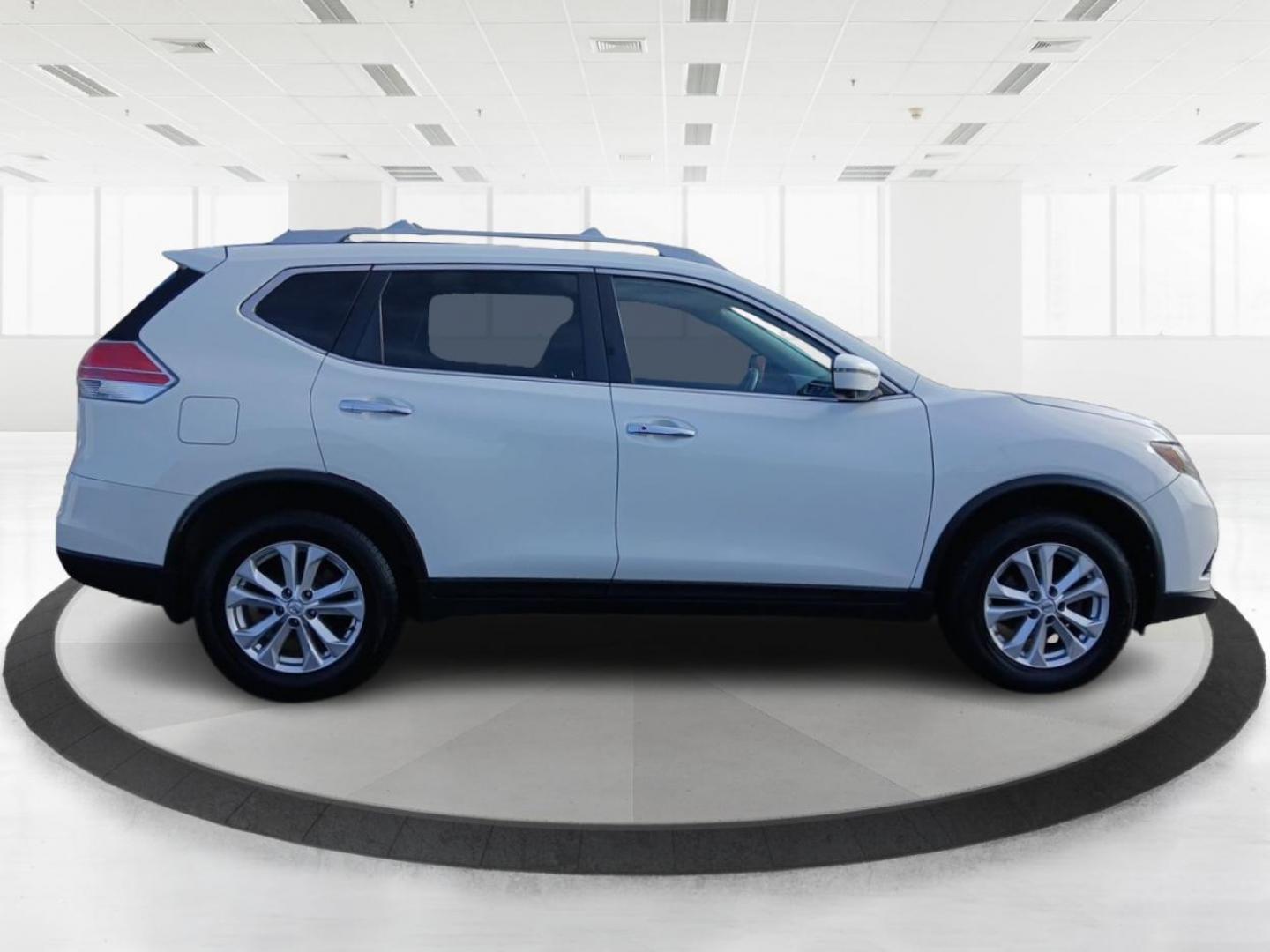 2016 Nissan Rogue SV AWD (5N1AT2MV6GC) with an 2.5L L4 DOHC 16V engine, Continuously Variable Transmission transmission, located at 880 E. National Road, Vandalia, OH, 45377, (937) 908-9800, 39.891918, -84.183594 - 2016 Nissan Rogue SV AWD - Photo#1