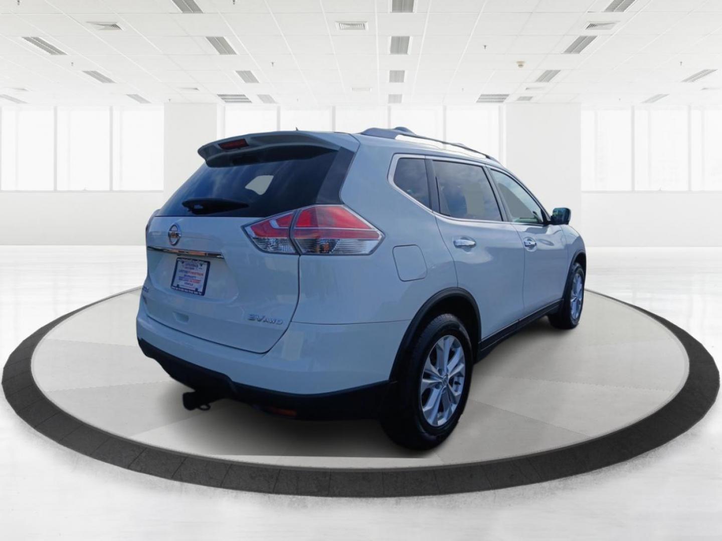 2016 Nissan Rogue SV AWD (5N1AT2MV6GC) with an 2.5L L4 DOHC 16V engine, Continuously Variable Transmission transmission, located at 880 E. National Road, Vandalia, OH, 45377, (937) 908-9800, 39.891918, -84.183594 - 2016 Nissan Rogue SV AWD - Photo#2