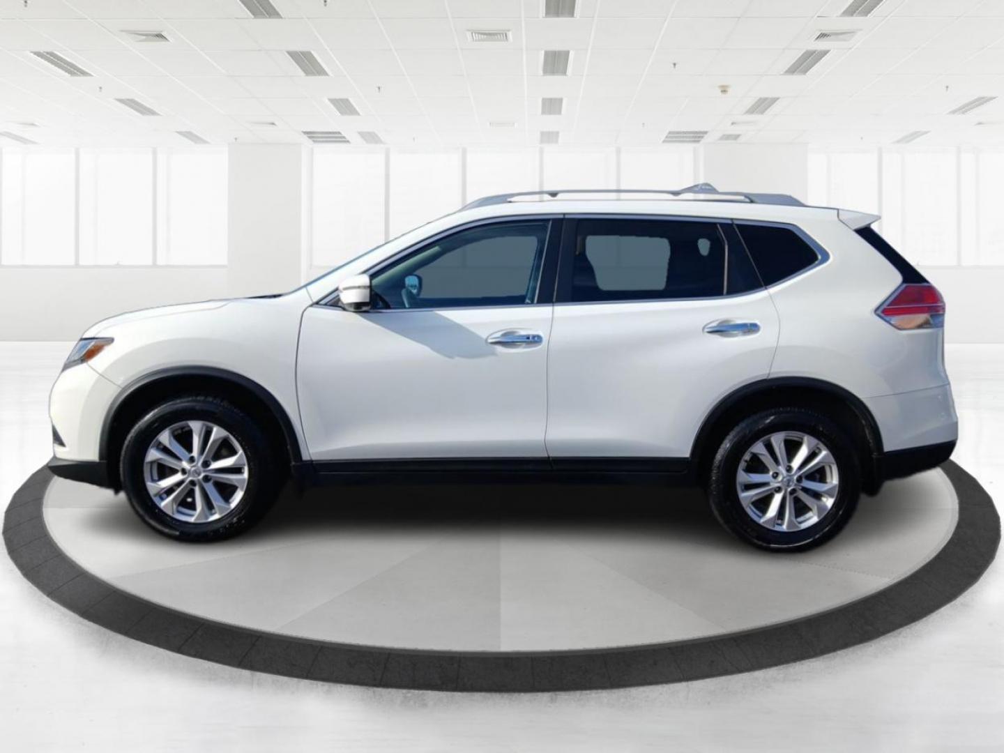 2016 Nissan Rogue SV AWD (5N1AT2MV6GC) with an 2.5L L4 DOHC 16V engine, Continuously Variable Transmission transmission, located at 880 E. National Road, Vandalia, OH, 45377, (937) 908-9800, 39.891918, -84.183594 - 2016 Nissan Rogue SV AWD - Photo#5