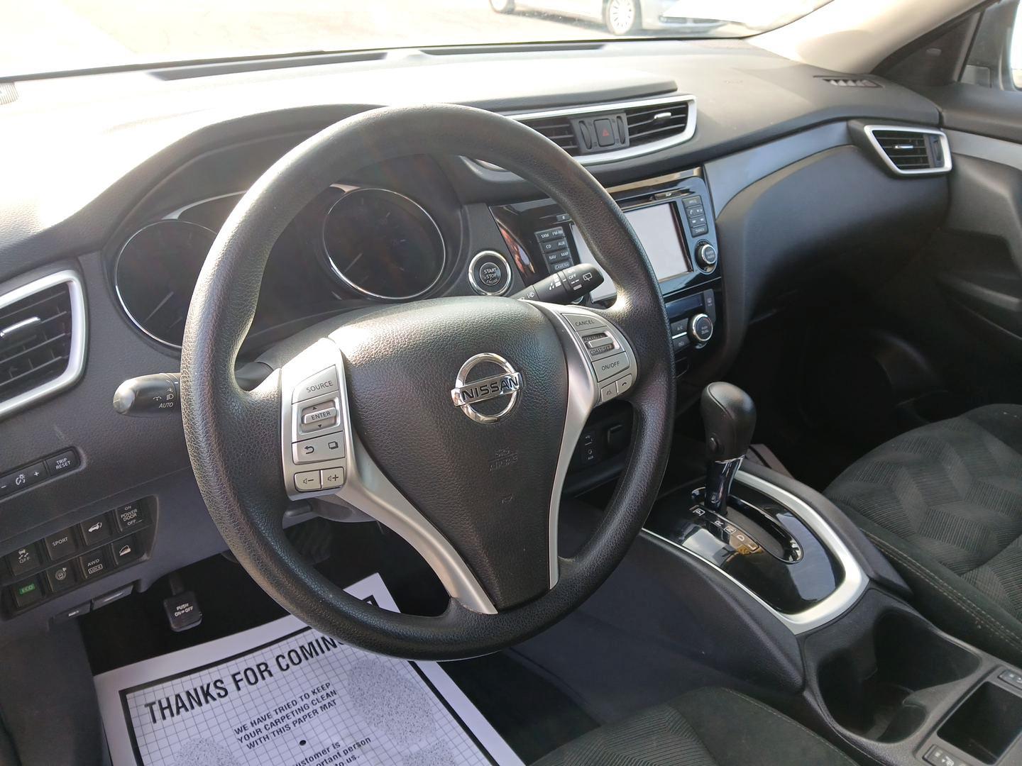 2016 Nissan Rogue SV AWD (5N1AT2MV6GC) with an 2.5L L4 DOHC 16V engine, Continuously Variable Transmission transmission, located at 880 E. National Road, Vandalia, OH, 45377, (937) 908-9800, 39.891918, -84.183594 - 2016 Nissan Rogue SV AWD - Photo#8