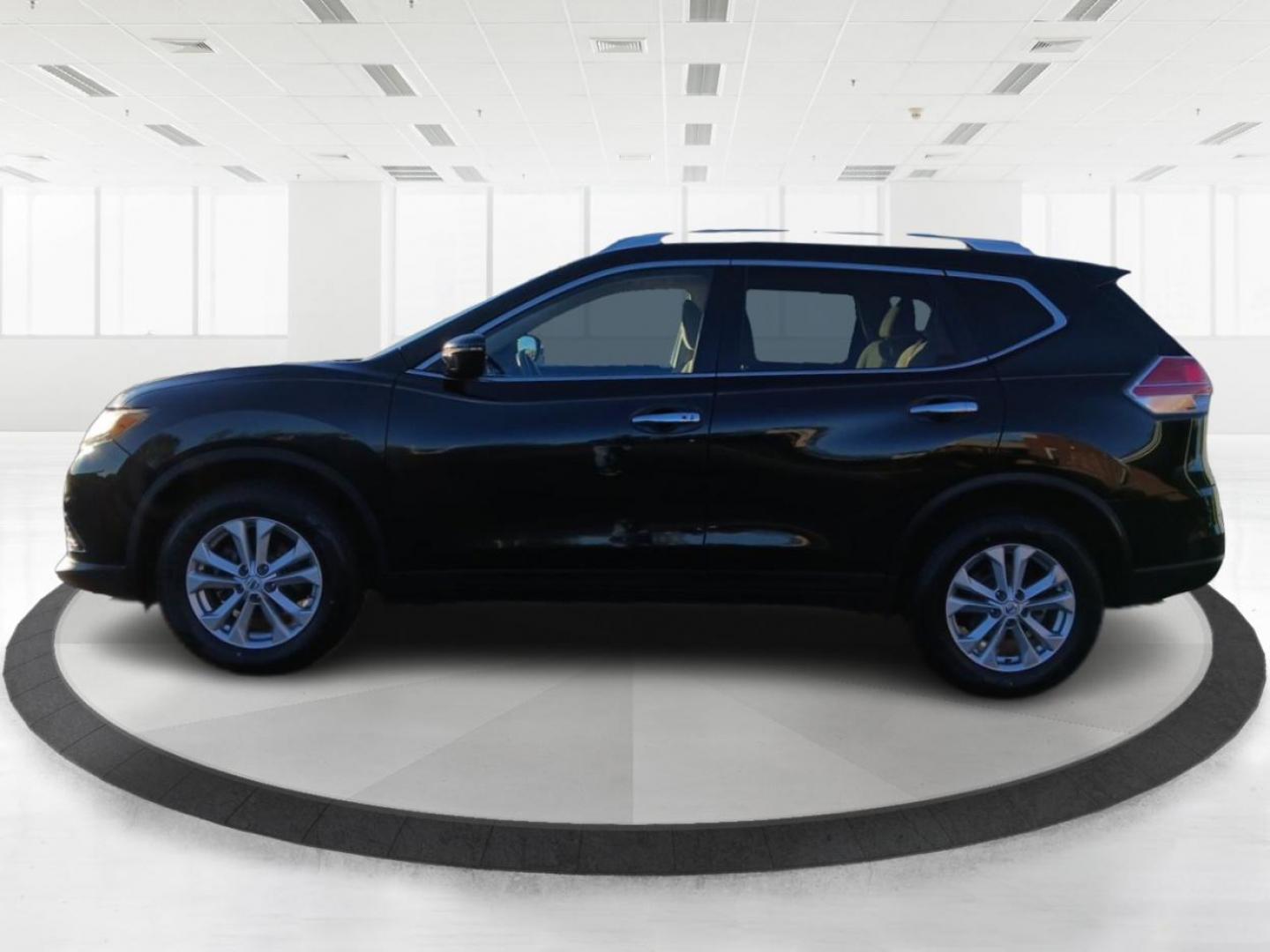 2016 Nissan Rogue SV AWD (KNMAT2MV6GP) with an 2.5L L4 DOHC 16V engine, Continuously Variable Transmission transmission, located at 1230 East Main St, Xenia, OH, 45385, (937) 908-9800, 39.688026, -83.910172 - 2016 Nissan Rogue SV AWD - Photo#5