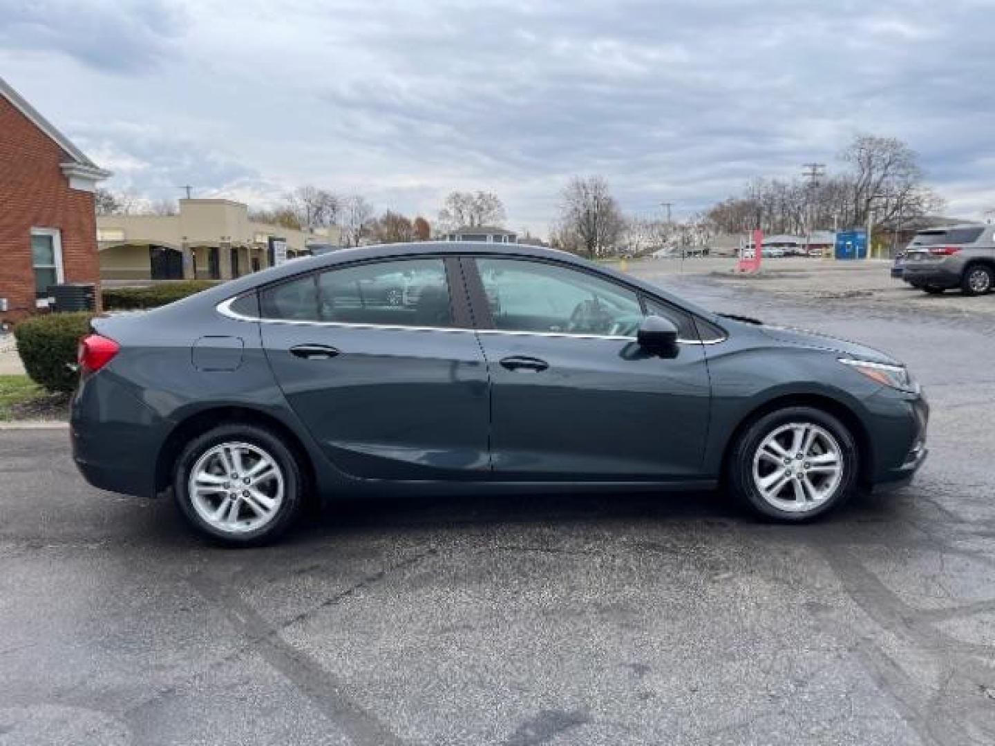 2017 Tungsten Metallic Chevrolet Cruze LT Auto (1G1BE5SM0H7) with an 1.4L L4 DOHC 16V TURBO engine, 6-Speed Automatic transmission, located at 1951 S Dayton Lakeview Rd., New Carlisle, OH, 45344, (937) 908-9800, 39.890999, -84.050255 - Photo#3