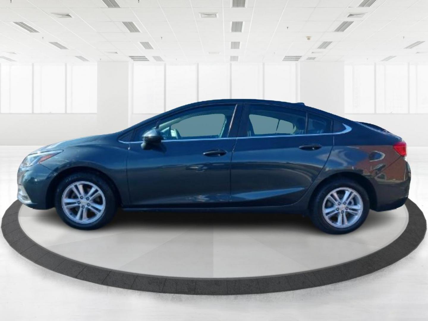 2017 Chevrolet Cruze LT Auto (3G1BE5SM0HS) with an 1.4L L4 DOHC 16V TURBO engine, 6-Speed Automatic transmission, located at 1184 Kauffman Ave, Fairborn, OH, 45324, (937) 908-9800, 39.807072, -84.030914 - Photo#3