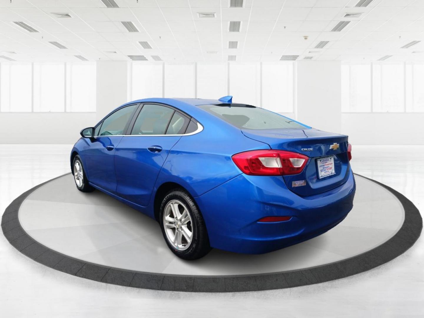 2017 Kinetic Blue Metallic Chevrolet Cruze LT Auto (1G1BE5SM3H7) with an 1.4L L4 DOHC 16V TURBO engine, 6A transmission, located at 1951 S Dayton Lakeview Rd., New Carlisle, OH, 45344, (937) 908-9800, 39.890999, -84.050255 - Photo#4