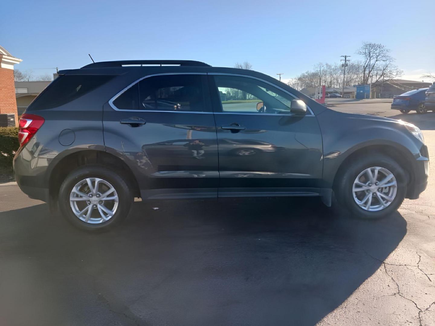 2017 Patriot Blue Metallic Chevrolet Equinox (2GNFLFEK9H6) with an 2.4L L4 DOHC 16V FFV engine, 6-Speed Automatic transmission, located at 1099 N County Rd 25A , Troy, OH, 45373, (937) 908-9800, 40.057079, -84.212883 - Photo#5