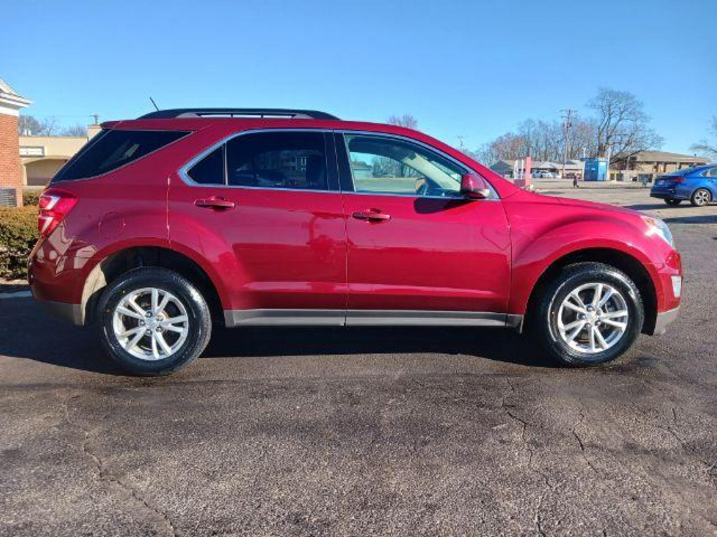 2017 Siren Red Tintcoat Chevrolet Equinox LT AWD (2GNFLFEKXH6) with an 2.4L L4 DOHC 16V FFV engine, 6-Speed Automatic transmission, located at 4508 South Dixie Dr, Moraine, OH, 45439, (937) 908-9800, 39.689976, -84.218452 - Photo#4