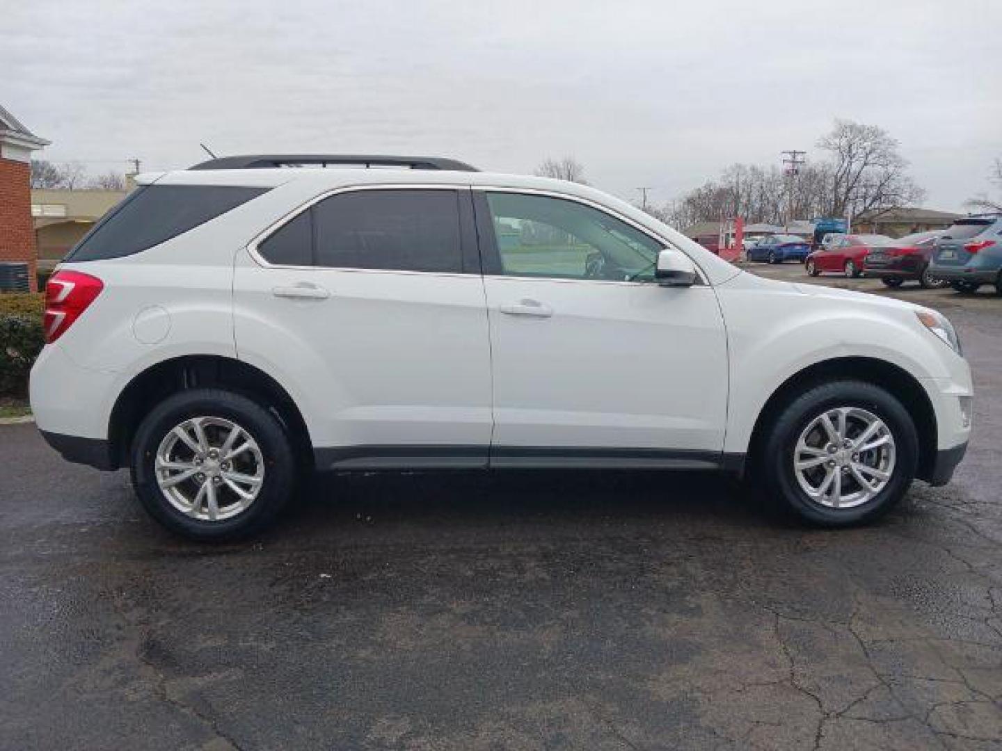 2017 Chevrolet Equinox LT 2WD (2GNALCEK8H1) with an 2.4L L4 DOHC 16V FFV engine, 6-Speed Automatic transmission, located at 1099 N County Rd 25A , Troy, OH, 45373, (937) 908-9800, 40.057079, -84.212883 - 2017 Chevrolet Equinox LT 2WD - Photo#16