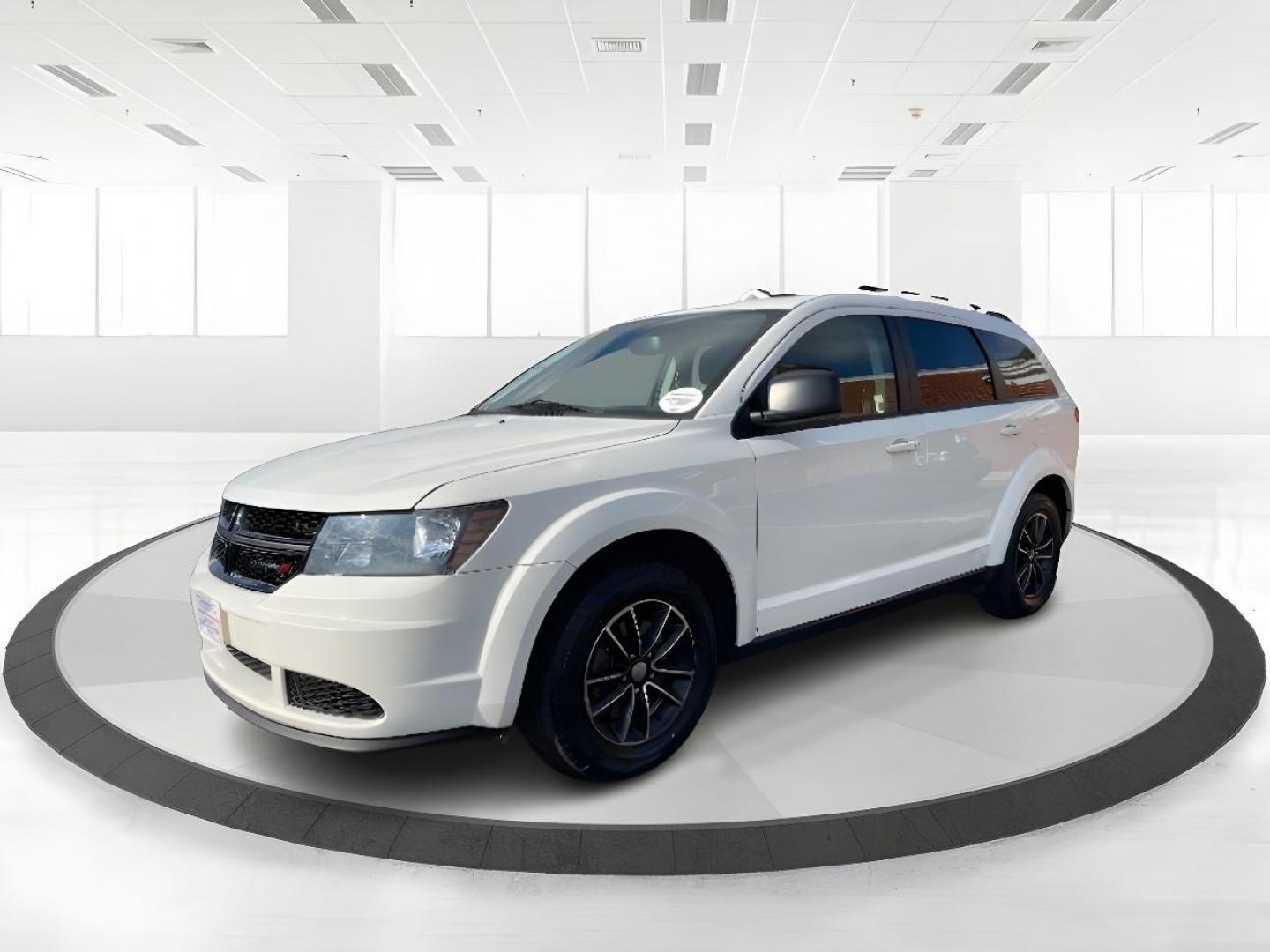 2017 Whtie Noise Tri-Coat Dodge Journey SE (3C4PDCAB5HT) with an 2.4L L4 DOHC 16V engine, 4-Speed Automatic transmission, located at 1184 Kauffman Ave, Fairborn, OH, 45324, (937) 908-9800, 39.807072, -84.030914 - Photo#4