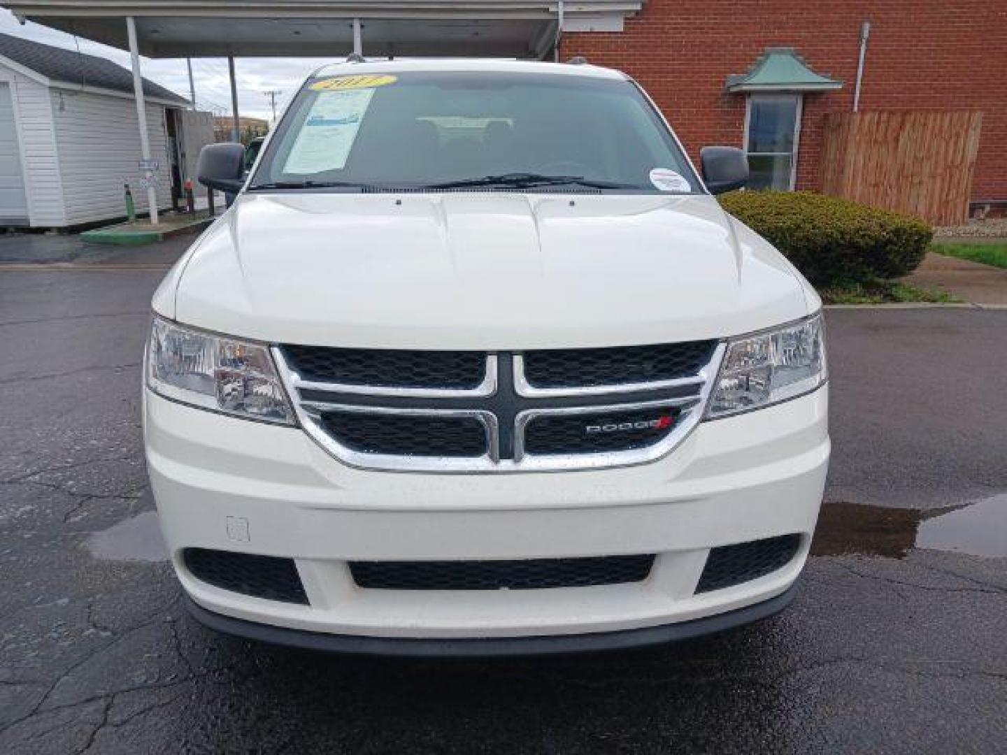 2017 White Dodge Journey SE (3C4PDCAB8HT) with an 2.4L L4 DOHC 16V engine, 4-Speed Automatic transmission, located at 1184 Kauffman Ave, Fairborn, OH, 45324, (937) 908-9800, 39.807072, -84.030914 - Photo#1