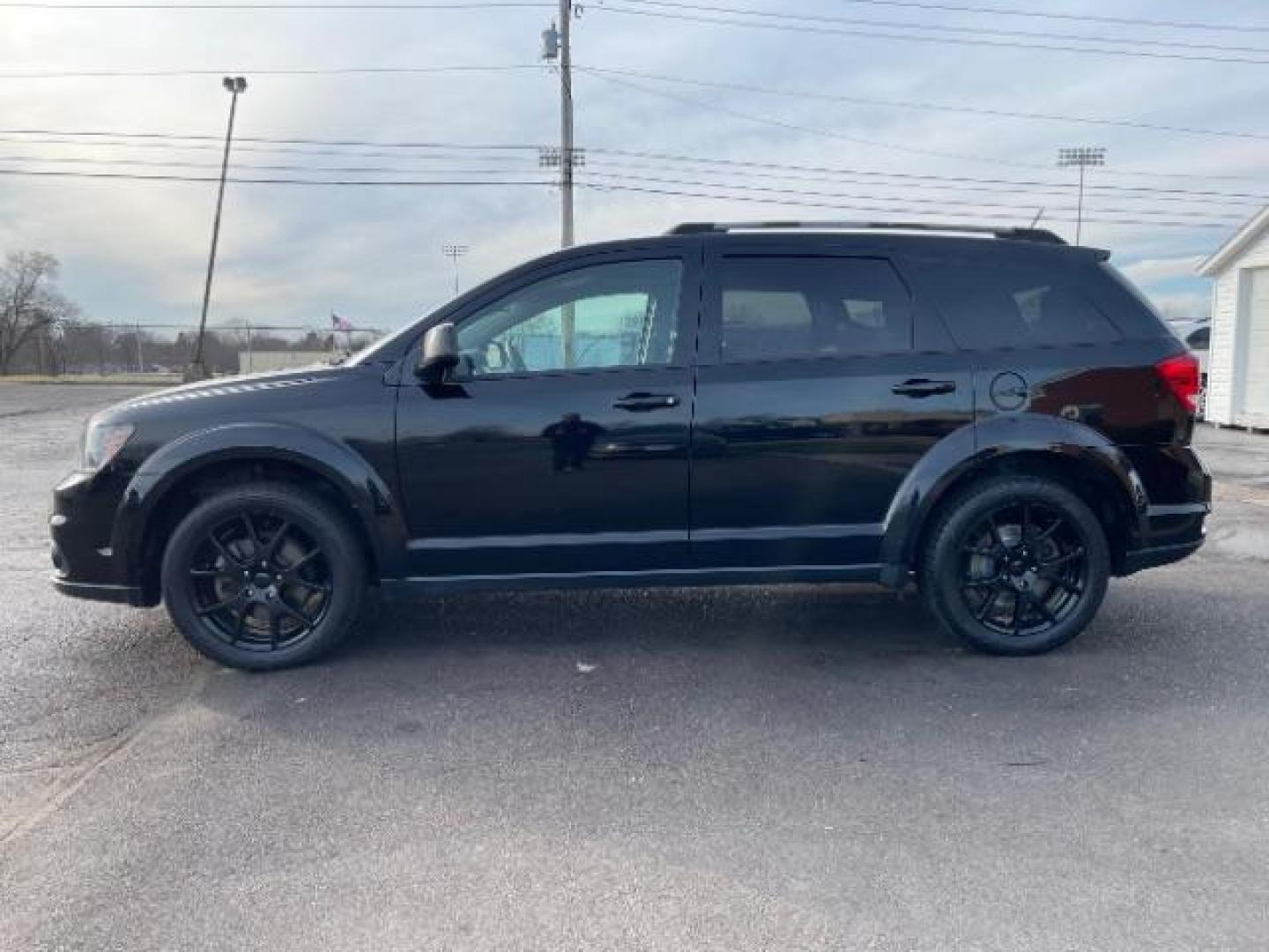 2017 Pitch Black Clear Coat Dodge Journey GT AWD (3C4PDDEG8HT) with an 3.6L V6 DOHC 24V engine, 6-Speed Automatic transmission, located at 1230 East Main St, Xenia, OH, 45385, (937) 908-9800, 39.688026, -83.910172 - Photo#4