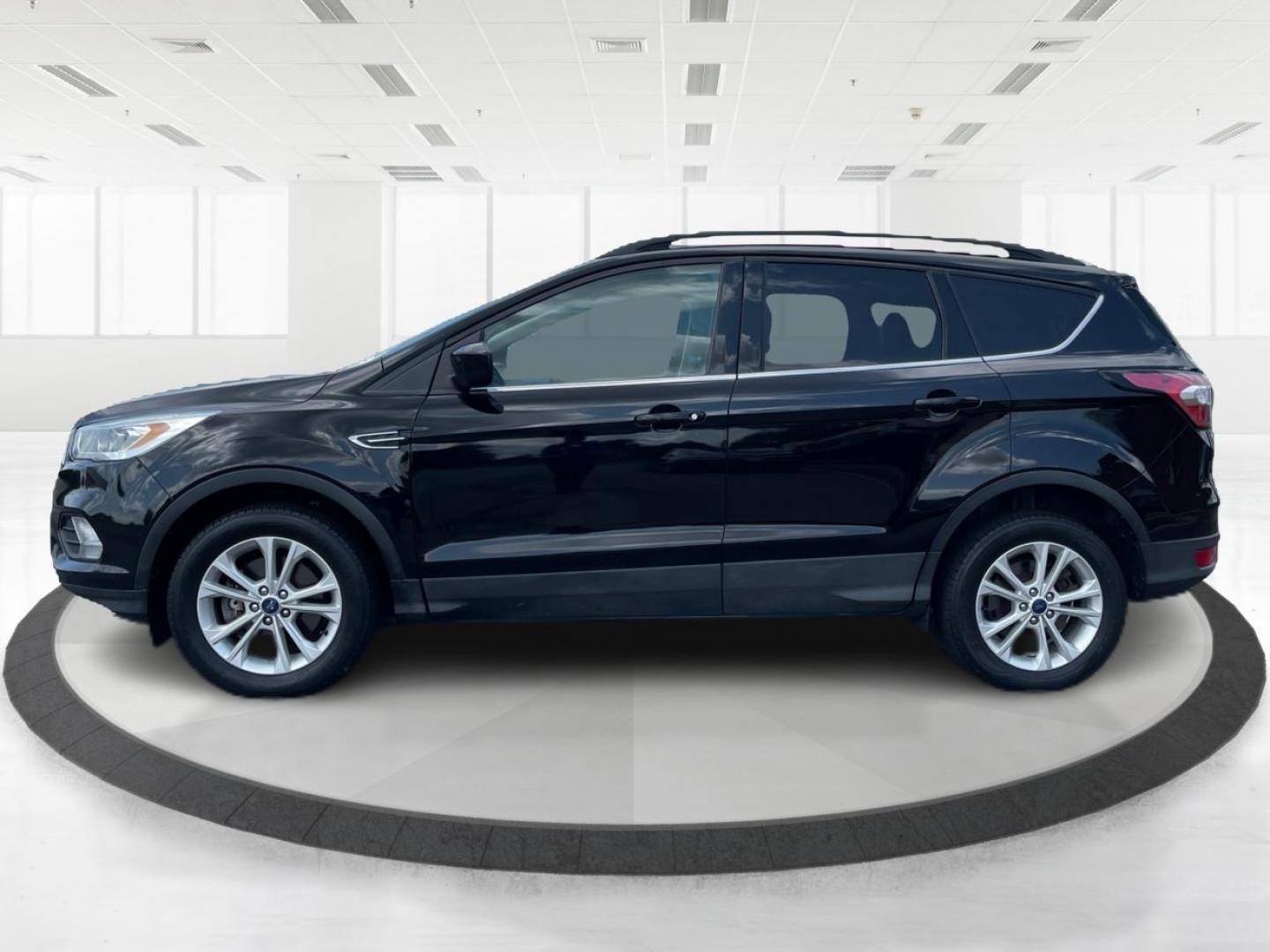 2017 Shadow Black Ford Escape SE 4WD (1FMCU9GD9HU) with an 1.5L L4 DOHC 16V engine, 6A transmission, located at 1230 East Main St, Xenia, OH, 45385, (937) 908-9800, 39.688026, -83.910172 - Photo#5