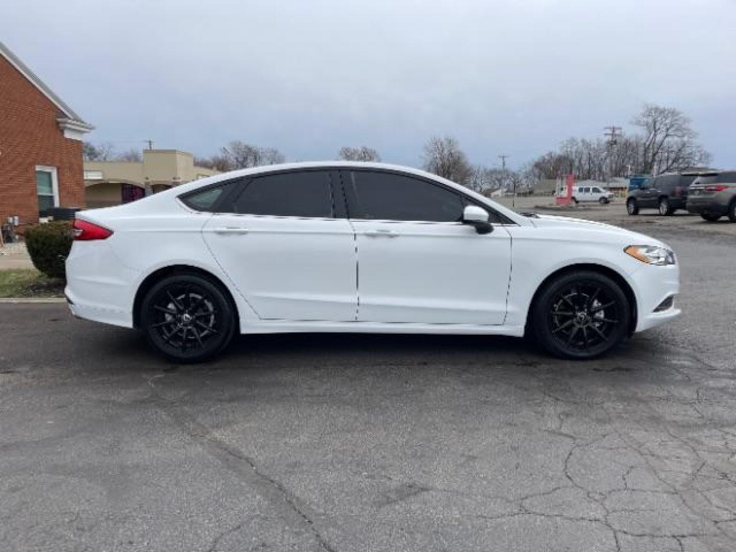 2017 White Gold Ford Fusion S (3FA6P0G7XHR) with an 2.5L L4 DOHC 16V engine, 6-Speed Automatic transmission, located at 1184 Kauffman Ave, Fairborn, OH, 45324, (937) 908-9800, 39.807072, -84.030914 - Photo#3