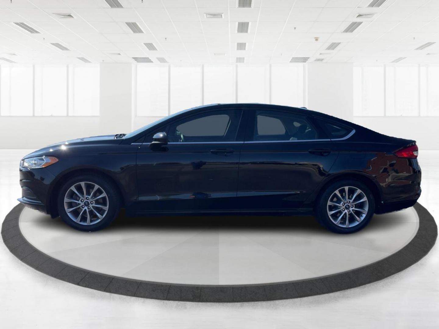 2017 Ford Fusion SE (3FA6P0HD1HR) with an 1.5L L4 DOHC 16V engine, 6-Speed Automatic transmission, located at 1184 Kauffman Ave, Fairborn, OH, 45324, (937) 908-9800, 39.807072, -84.030914 - 2017 Ford Fusion SE - Photo#5