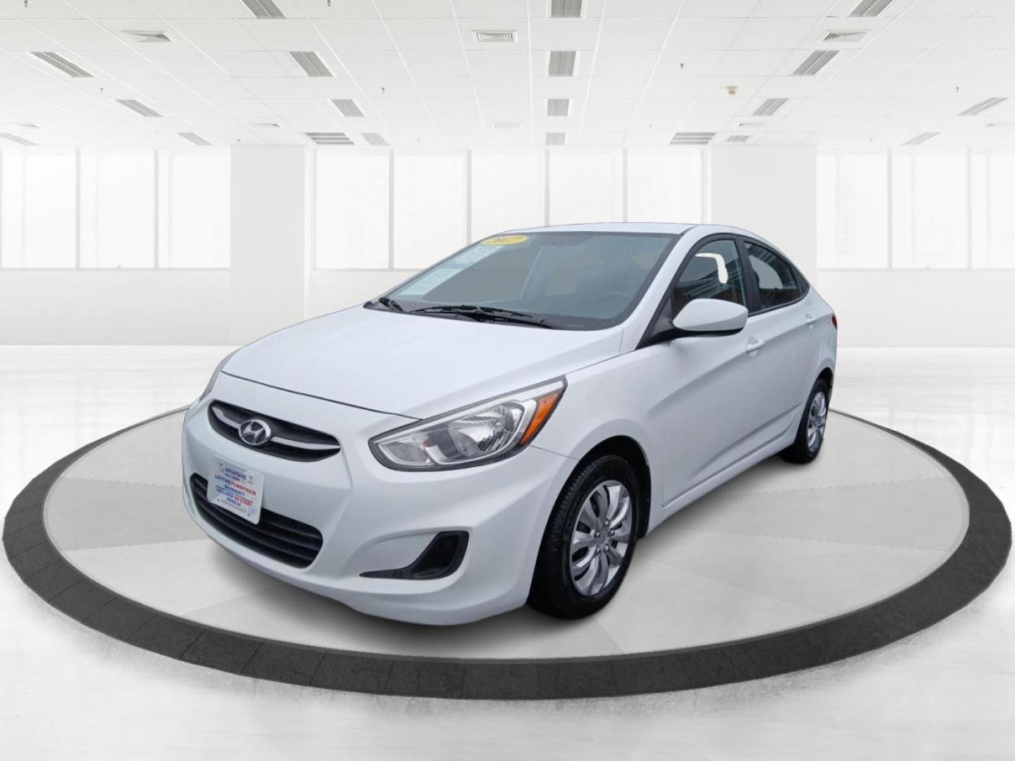 2017 Century White Hyundai Accent SE 4-Door 6M (KMHCT4AE4HU) with an 1.6L L4 DOHC 16V engine, 6M transmission, located at 1184 Kauffman Ave, Fairborn, OH, 45324, (937) 908-9800, 39.807072, -84.030914 - Photo#7