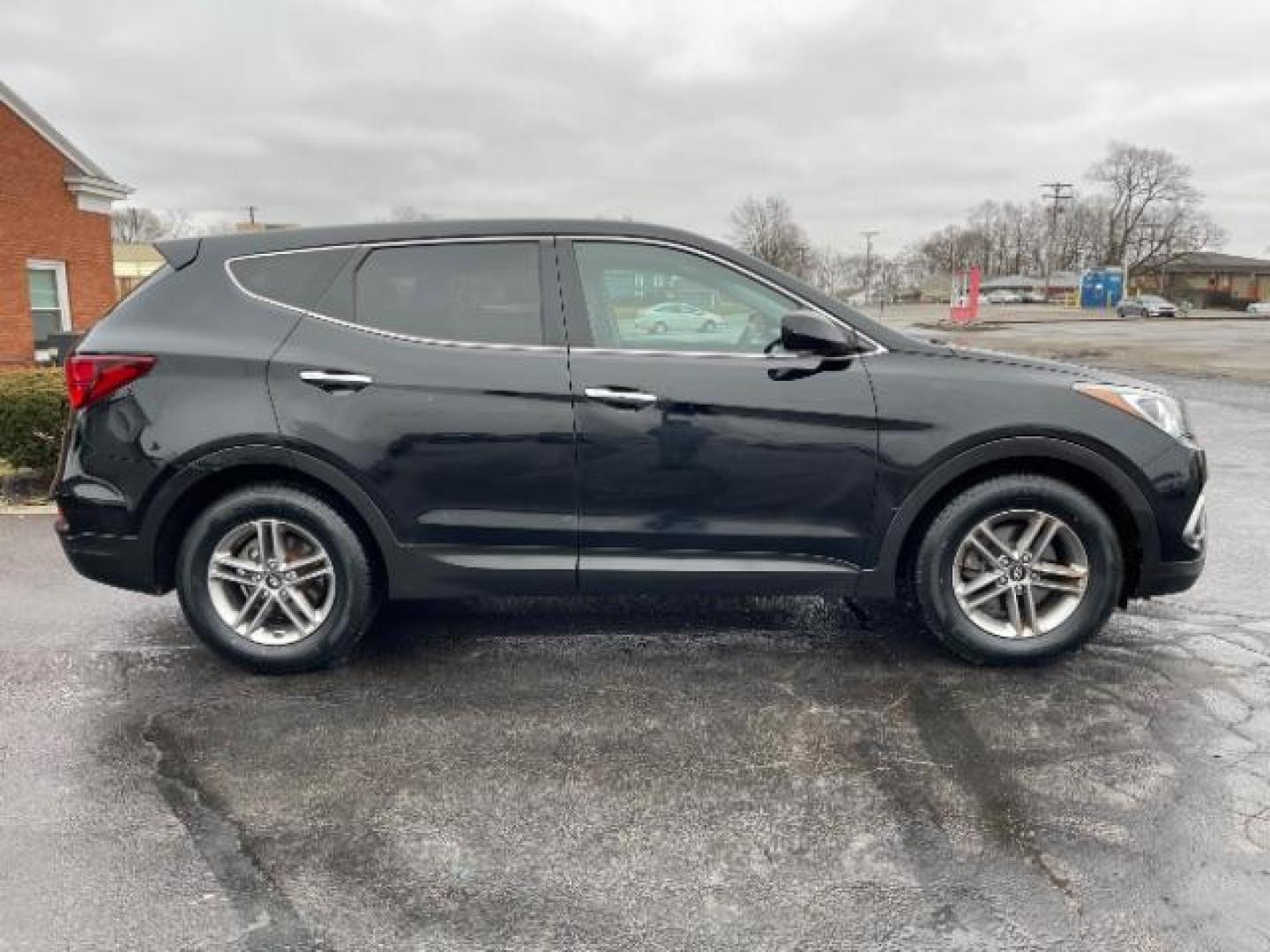 2017 Twilight Black Hyundai Santa Fe Sport 2.4 FWD (5XYZT3LBXHG) with an 2.4L L4 DOHC 16V engine, 6-Speed Automatic transmission, located at 1230 East Main St, Xenia, OH, 45385, (937) 908-9800, 39.688026, -83.910172 - Photo#3