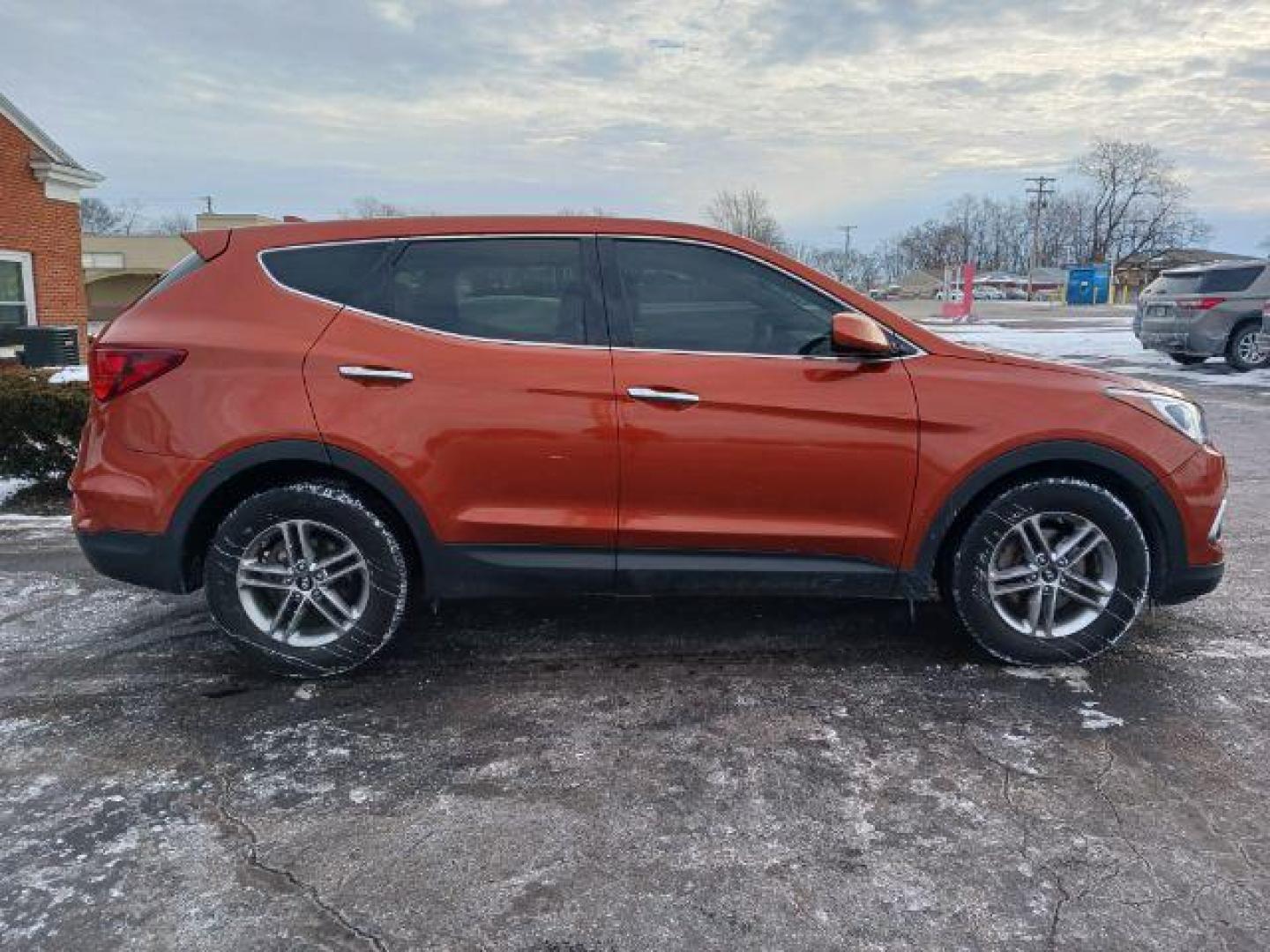 2017 Canyon Copper Hyundai Santa Fe Sport 2.4 AWD (5XYZTDLB2HG) with an 2.4L L4 DOHC 16V engine, 6-Speed Automatic transmission, located at 1184 Kauffman Ave, Fairborn, OH, 45324, (937) 908-9800, 39.807072, -84.030914 - Photo#4