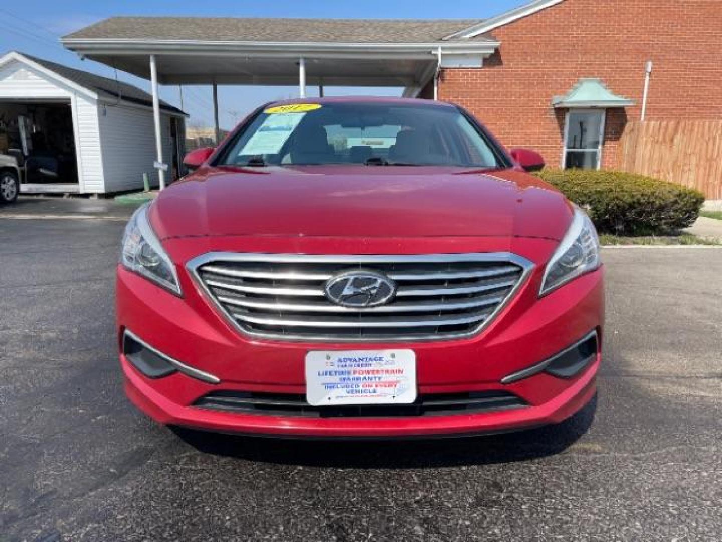 2017 Scarlet Red Hyundai Sonata SE (5NPE24AF9HH) with an 2.4L L4 DOHC 16V engine, 7-Speed Automatic transmission, located at 401 Woodman Dr, Riverside, OH, 45431, (937) 908-9800, 39.760899, -84.123421 - Photo#4