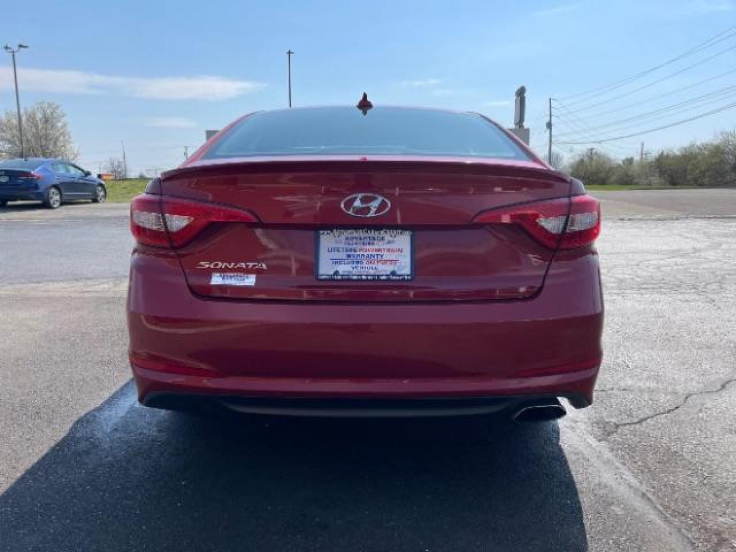 2017 Scarlet Red Hyundai Sonata SE (5NPE24AF9HH) with an 2.4L L4 DOHC 16V engine, 7-Speed Automatic transmission, located at 401 Woodman Dr, Riverside, OH, 45431, (937) 908-9800, 39.760899, -84.123421 - Photo#5