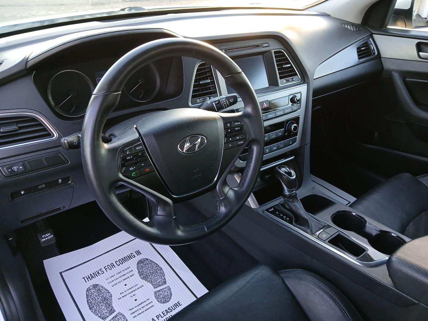 2017 Quartz White Pearl Hyundai Sonata Sport (5NPE34AF4HH) with an 2.4L L4 DOHC 16V engine, 6A transmission, located at 1230 East Main St, Xenia, OH, 45385, (937) 908-9800, 39.688026, -83.910172 - Photo#8