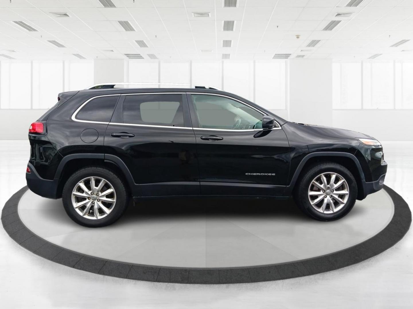 2017 DB Black Pearl Coat Jeep Cherokee Limited 4WD (1C4PJMDBXHW) with an 2.4L L4 DOHC 16V engine, 9-Speed Automatic transmission, located at 880 E. National Road, Vandalia, OH, 45377, (937) 908-9800, 39.891918, -84.183594 - Photo#1