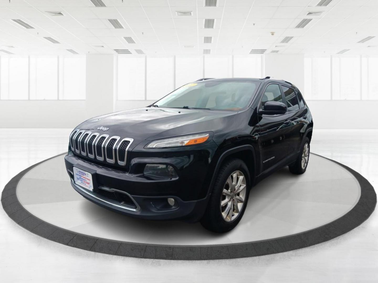 2017 DB Black Pearl Coat Jeep Cherokee Limited 4WD (1C4PJMDBXHW) with an 2.4L L4 DOHC 16V engine, 9-Speed Automatic transmission, located at 880 E. National Road, Vandalia, OH, 45377, (937) 908-9800, 39.891918, -84.183594 - Photo#7