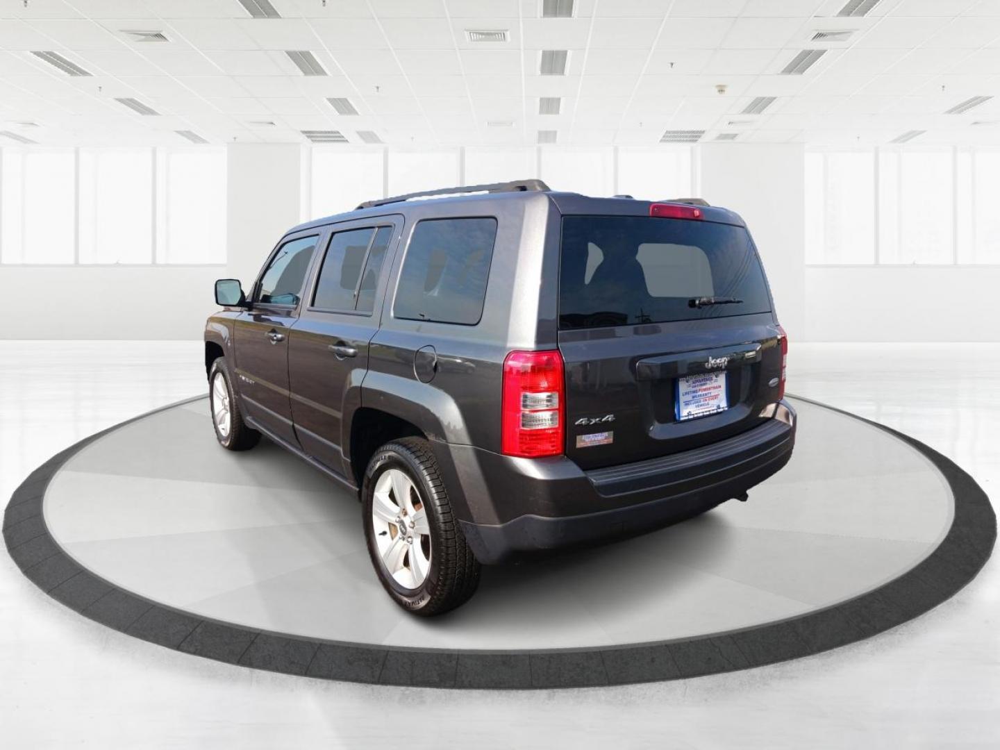 2017 Granite Metallic Clear Coat Jeep Patriot (1C4NJRFB1HD) with an 2.4L L4 DOHC 16V engine, located at 1230 East Main St, Xenia, OH, 45385, (937) 908-9800, 39.688026, -83.910172 - Photo#4