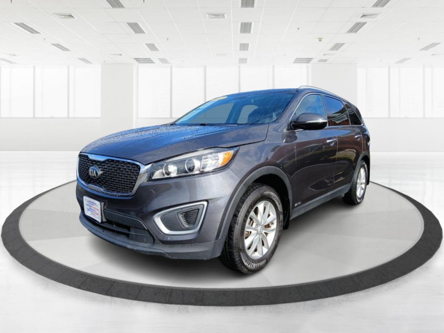 2017 Platinum Graphite Kia Sorento LX AWD (5XYPGDA39HG) with an 2.4L L4 DOHC 16V engine, 6A transmission, located at 1951 S Dayton Lakeview Rd., New Carlisle, OH, 45344, (937) 908-9800, 39.890999, -84.050255 - Photo#7