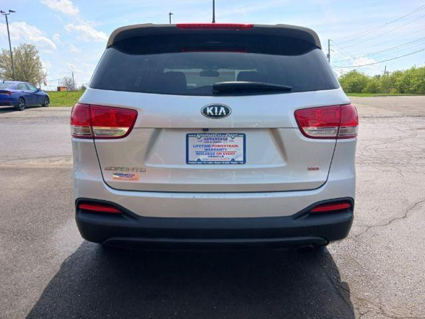 2017 Kia Sorento LX 2WD (5XYPG4A37HG) with an 2.4L L4 DOHC 16V engine, 6-Speed Automatic transmission, located at 4508 South Dixie Dr, Moraine, OH, 45439, (937) 908-9800, 39.689976, -84.218452 - 2017 Kia Sorento LX 2WD - Photo#5