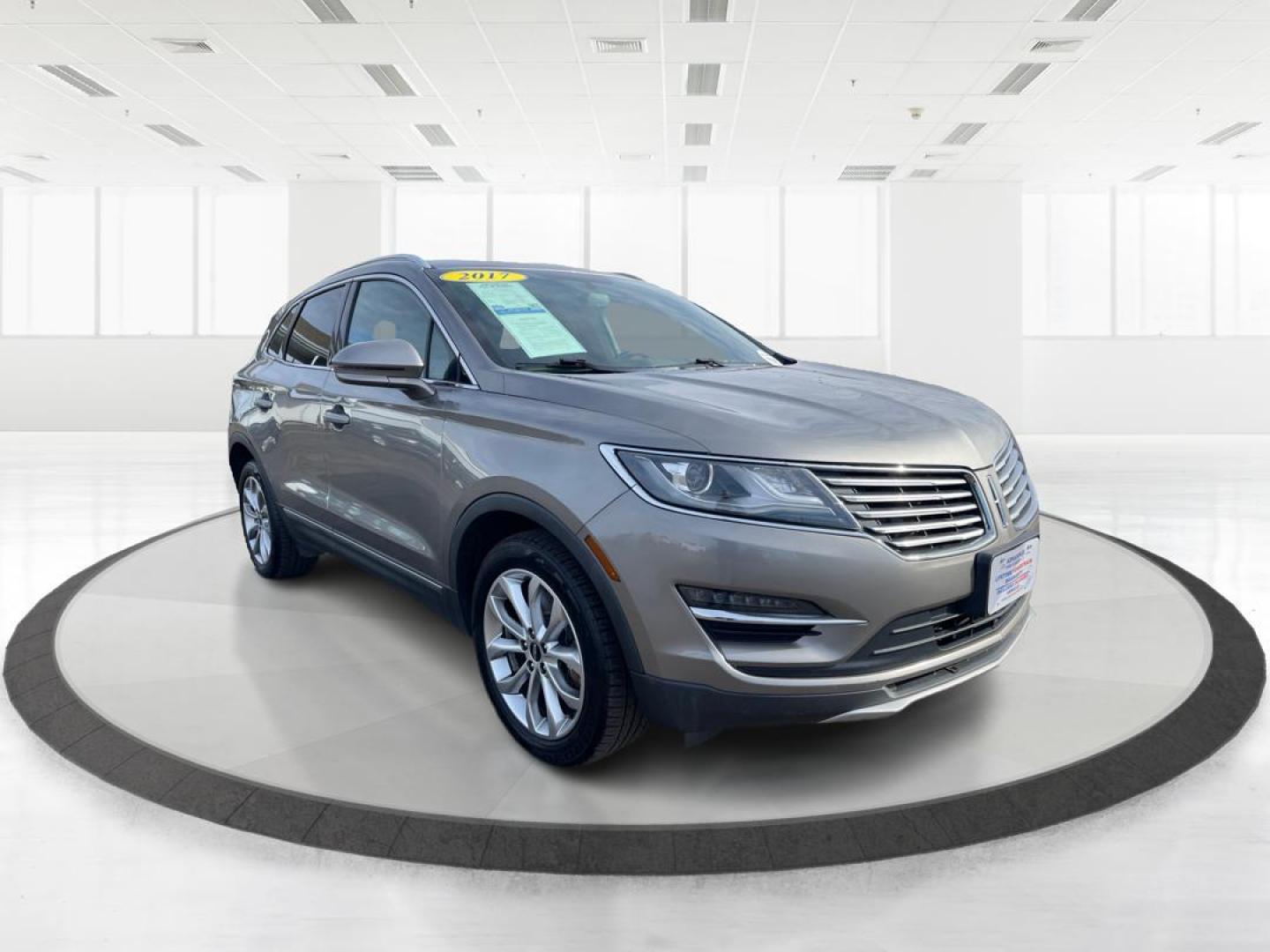 2017 Lincoln MKC Select AWD (5LMCJ2D95HU) with an 2.0L L4 DOHC 16V engine, 6-Speed Automatic transmission, located at 1184 Kauffman Ave, Fairborn, OH, 45324, (937) 908-9800, 39.807072, -84.030914 - Photo#0