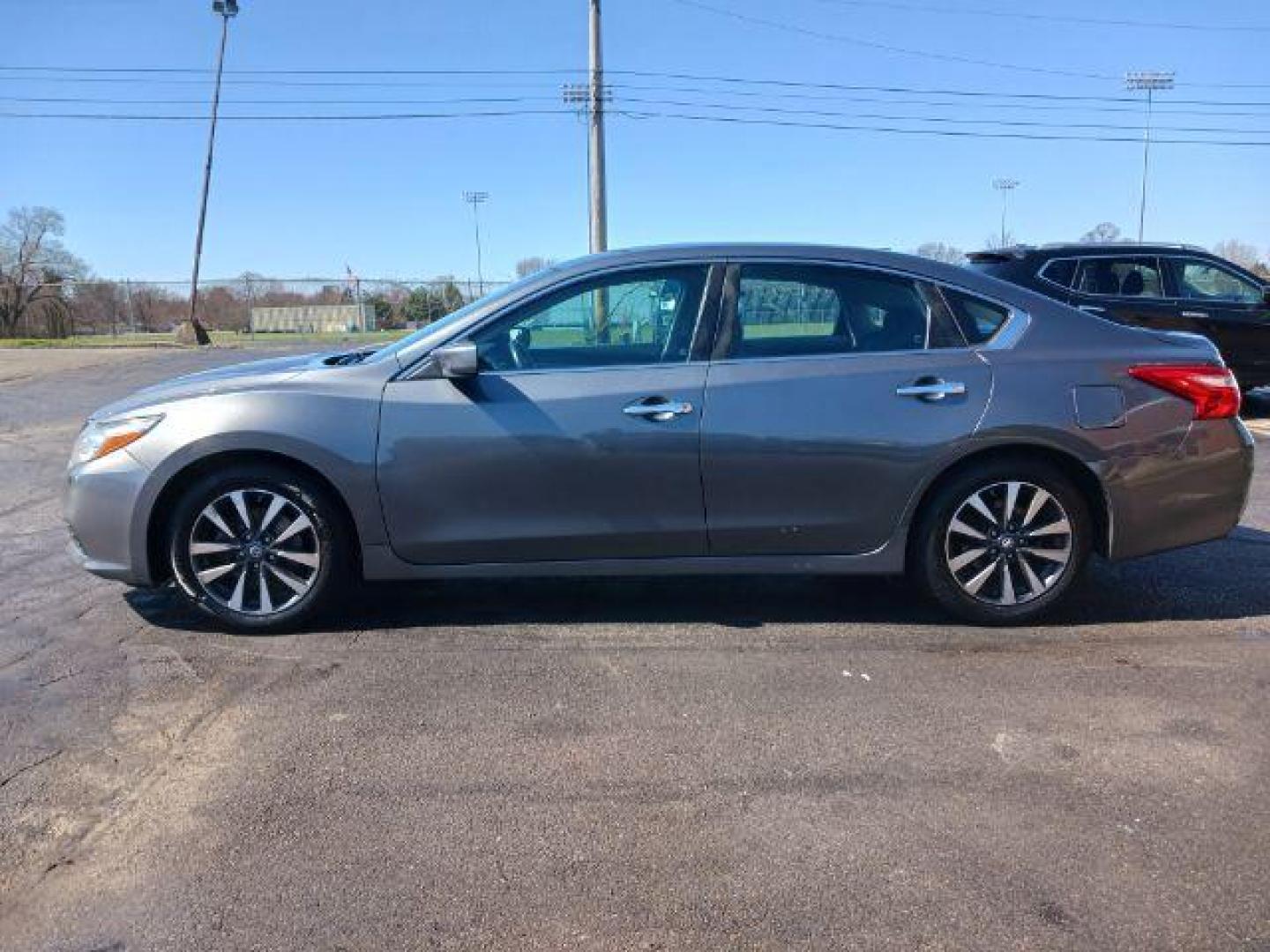 2017 Gun Metallic Nissan Altima 2.5 SV (1N4AL3AP3HC) with an 2.5L L4 DOHC 16V engine, Continuously Variable Transmission transmission, located at 1951 S Dayton Lakeview Rd., New Carlisle, OH, 45344, (937) 908-9800, 39.890999, -84.050255 - Photo#3