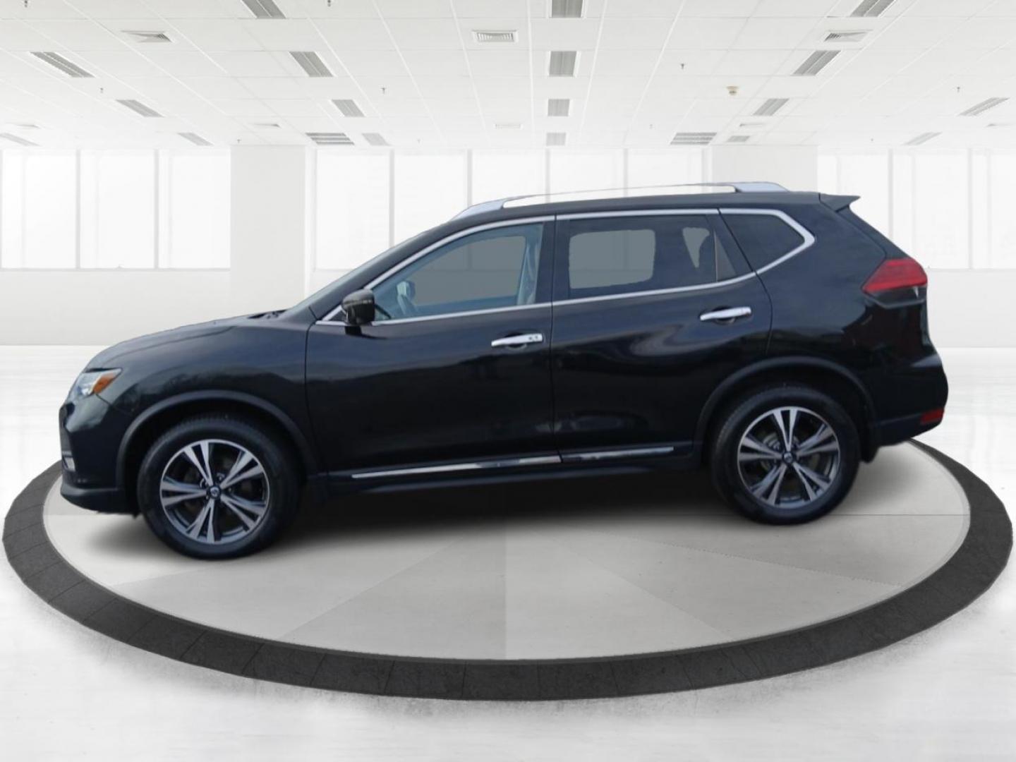 2017 Nissan Rogue SL AWD (JN8AT2MV0HW) with an 2.5L L4 DOHC 16V engine, Continuously Variable Transmission transmission, located at 1184 Kauffman Ave, Fairborn, OH, 45324, (937) 908-9800, 39.807072, -84.030914 - 2017 Nissan Rogue SL AWD - Photo#5