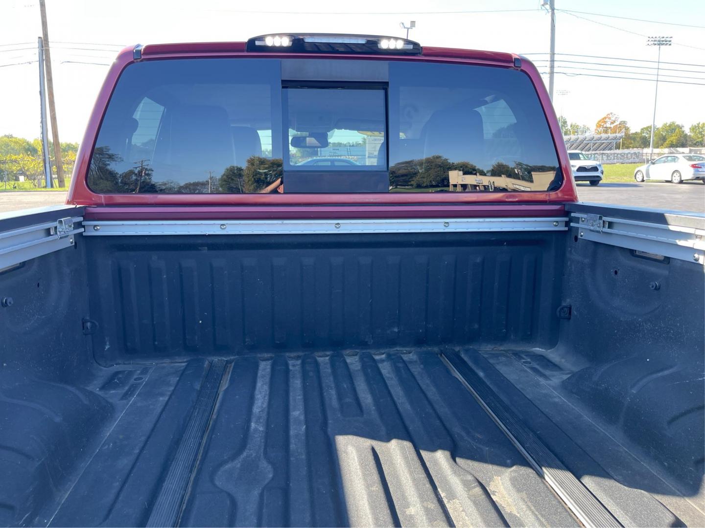 2017 Nissan Titan Platinum Reserve Crew Cab 4WD (1N6AA1E53HN) with an 5.6L V8 DOHC 32V engine, 6-Speed Automatic transmission, located at 1230 East Main St, Xenia, OH, 45385, (937) 908-9800, 39.688026, -83.910172 - Photo#11