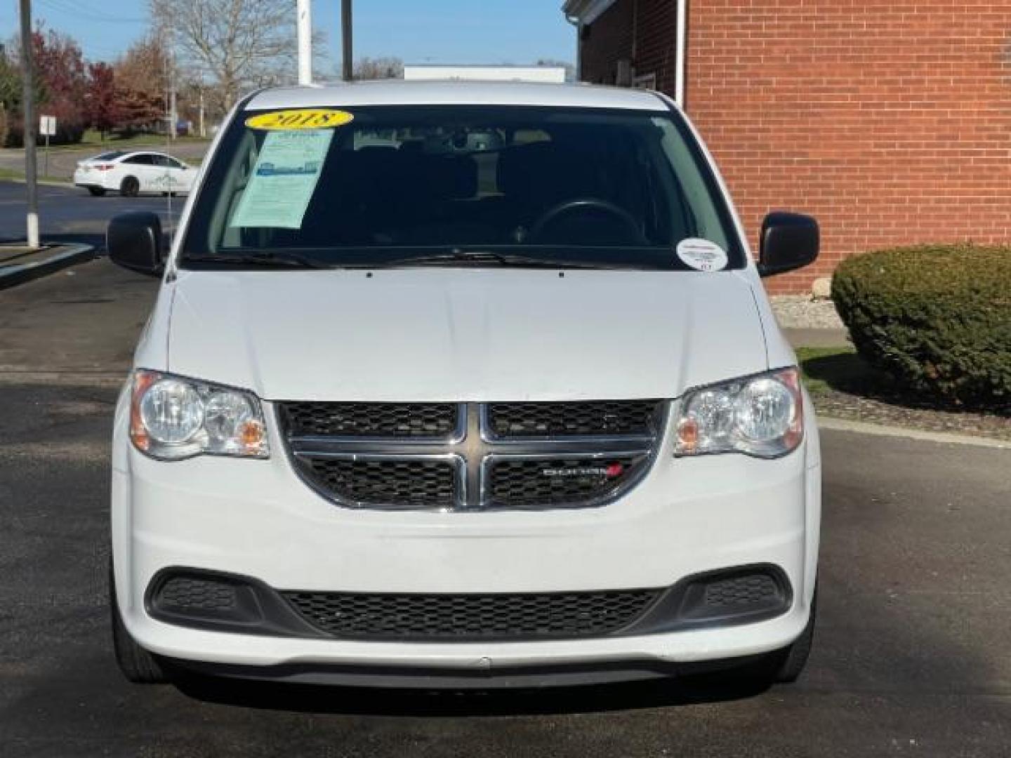 2018 White Knuckle Clear Coat Dodge Grand Caravan SE (2C4RDGBG0JR) with an 3.6L V6 DOHC 24V engine, 6-Speed Automatic transmission, located at 880 E. National Road, Vandalia, OH, 45377, (937) 908-9800, 39.891918, -84.183594 - Photo#4