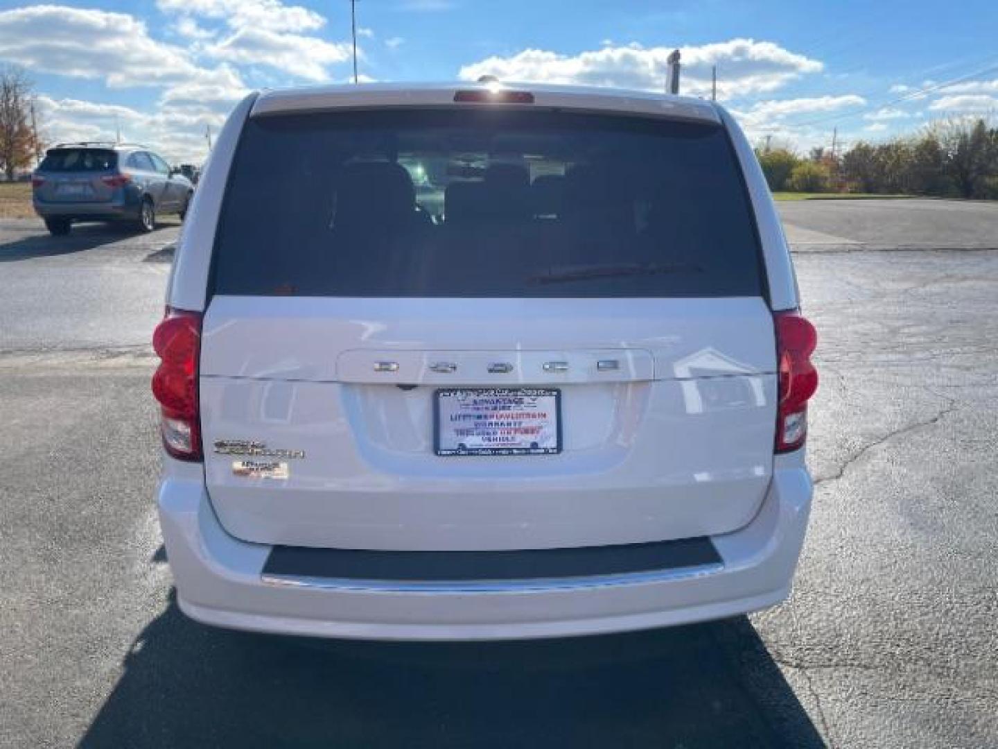 2018 White Knuckle Clear Coat Dodge Grand Caravan SE (2C4RDGBG0JR) with an 3.6L V6 DOHC 24V engine, 6-Speed Automatic transmission, located at 880 E. National Road, Vandalia, OH, 45377, (937) 908-9800, 39.891918, -84.183594 - Photo#5